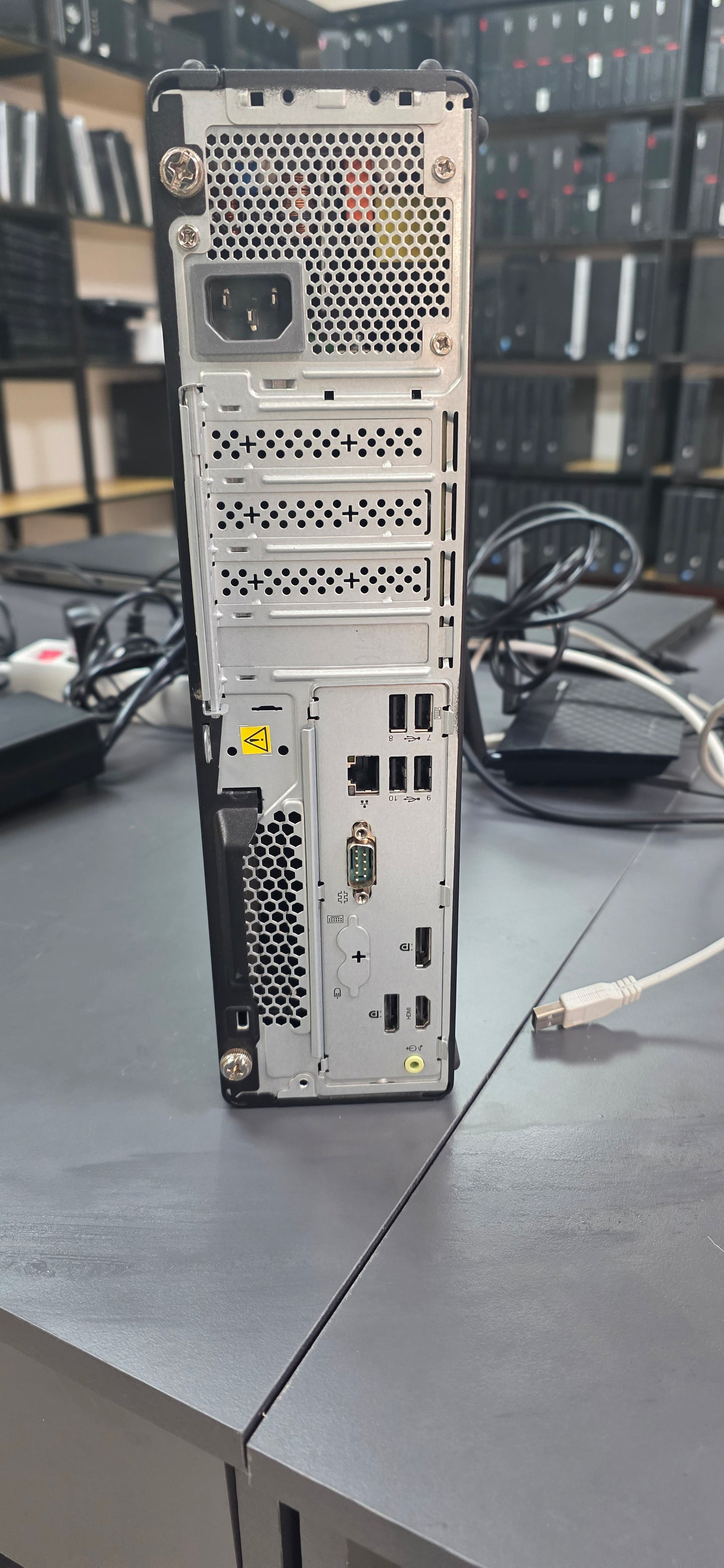 Lenovo ThinkCentre M70s (SFF): i3-10100, 8GB RAM, 120GB SSD, 12 mj. jamstvo