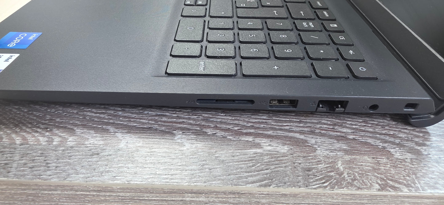 Dell Vostro 15 3530: i5-1335U, 16GB RAM, 480GB SSD, 15.6", Win 11, 12 mj. jamstvo