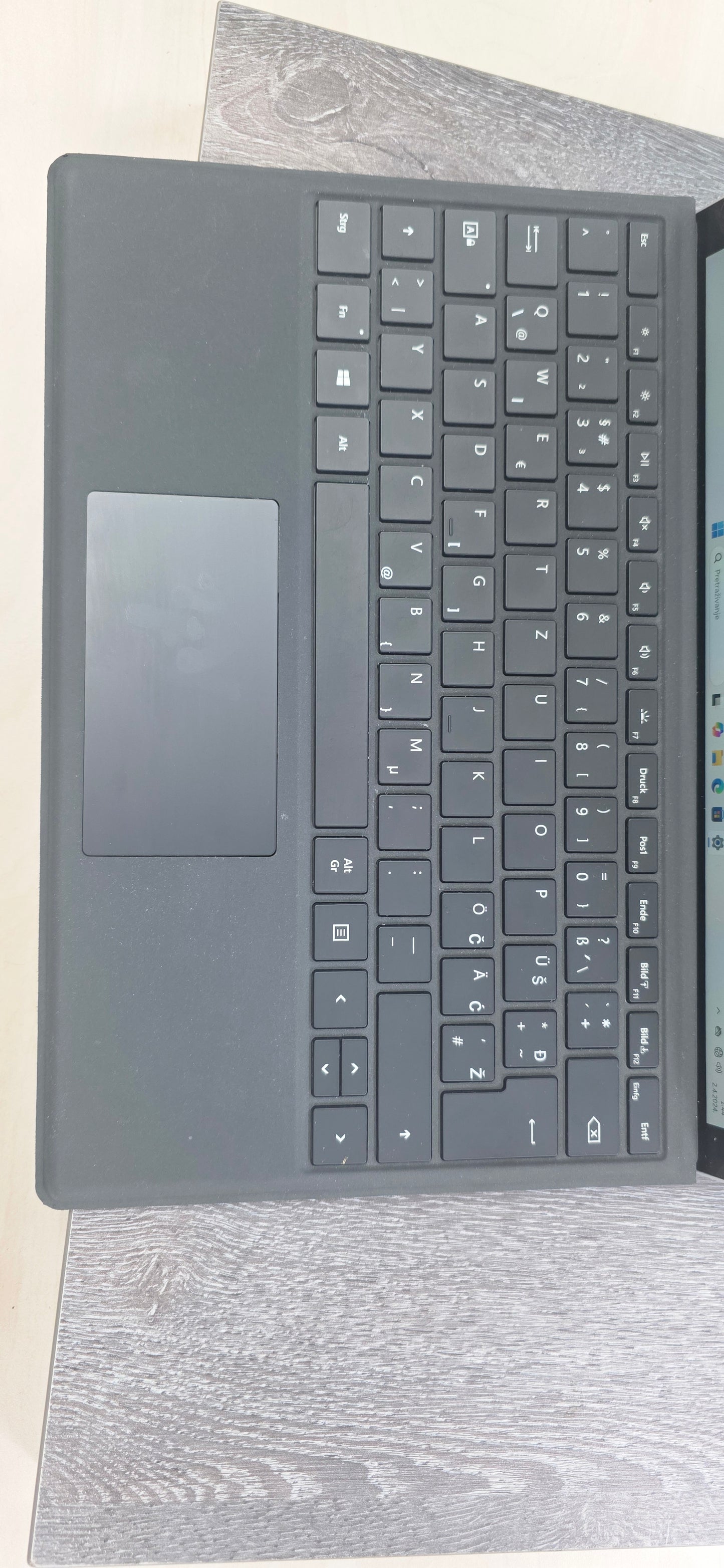Microsoft Surface Pro 6: i5-8250U, 8GB RAM, 120GB SSD, 12.3", Win 11,  12 mj. jamstvo
