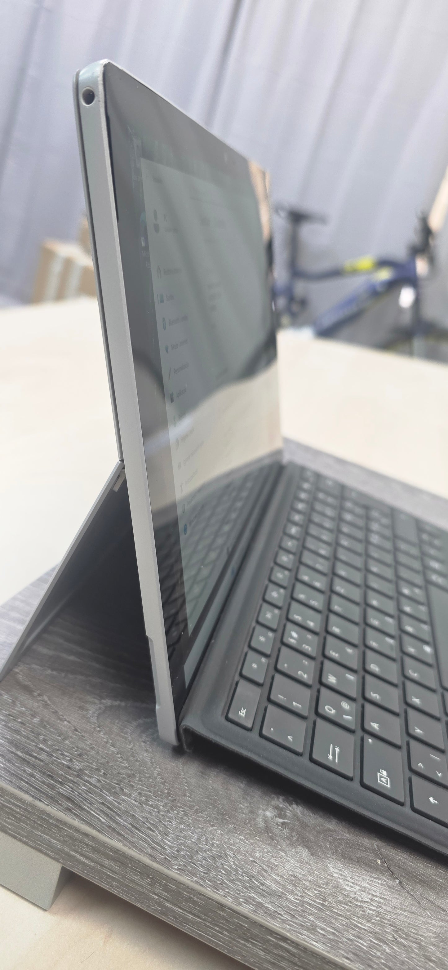 Microsoft Surface Pro 6: i5-8250U, 8GB RAM, 120GB SSD, 12.3", Win 11,  12 mj. jamstvo