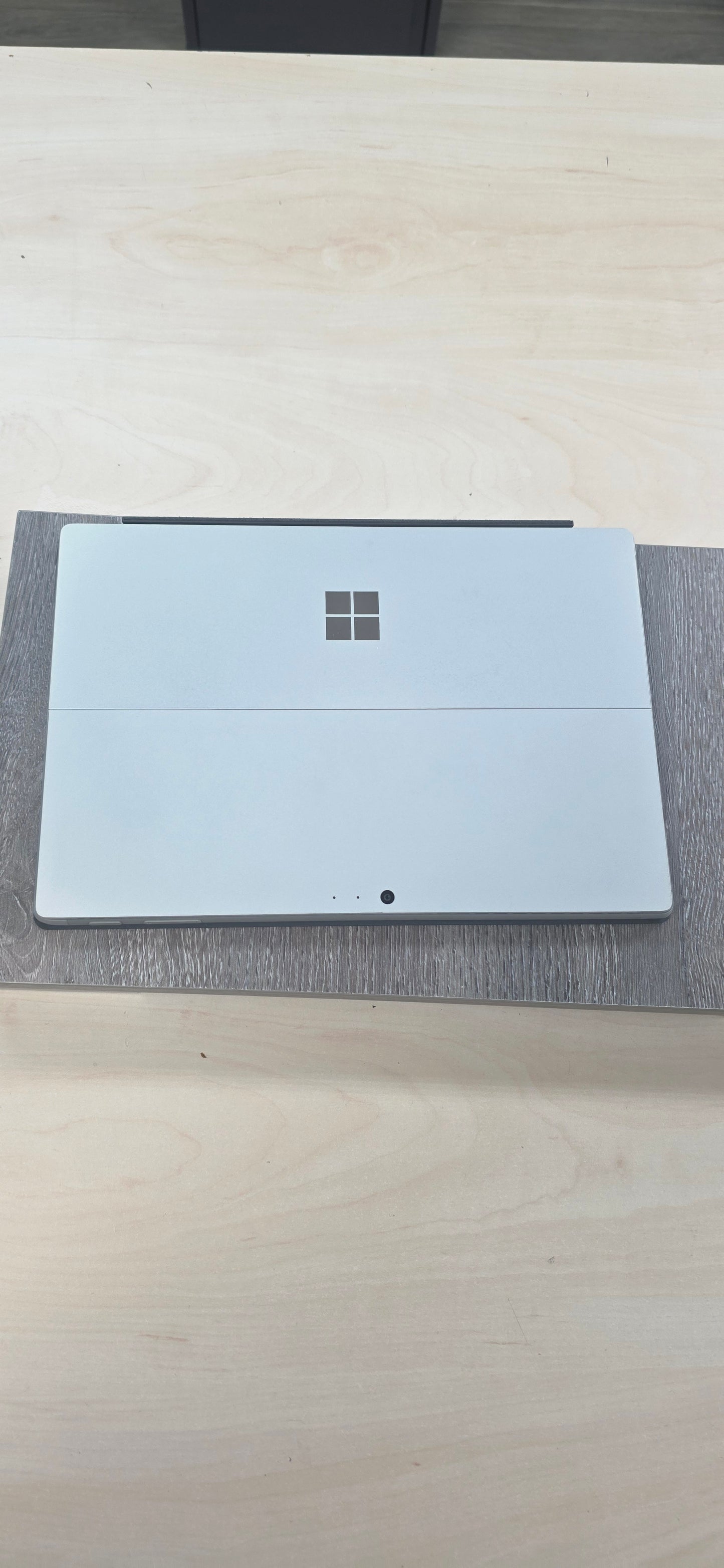 Microsoft Surface Pro 6: i5-8250U, 8GB RAM, 120GB SSD, 12.3", Win 11,  12 mj. jamstvo