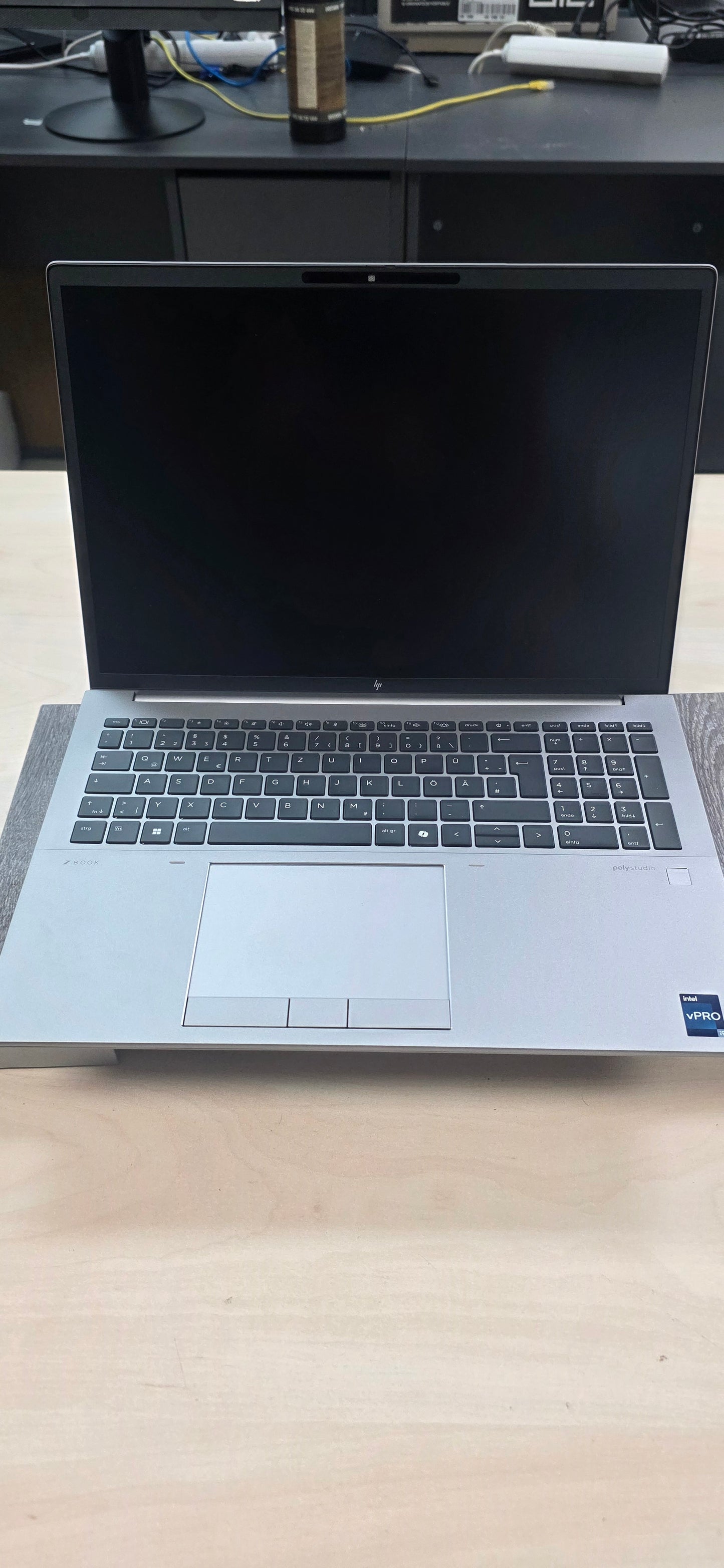 HP ZBook Fury 16 G11 : i9-14900HX, 64GB DDR5, 1TB NVMe SSD, NVIDIA RTX 2000, 16", jamstvo 12 mj, Win 11