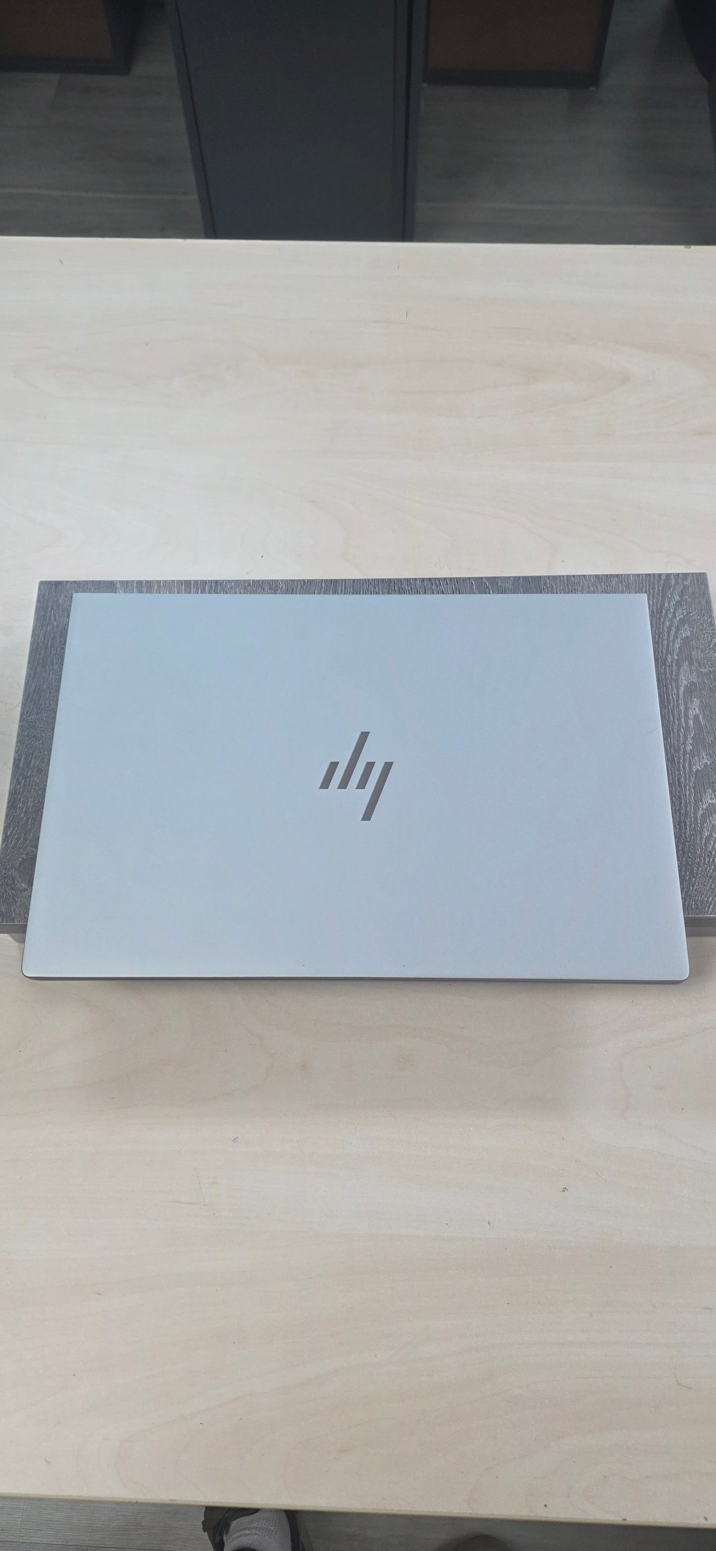 HP ZBook Fury 16 G11 : i9-14900HX, 64GB DDR5, 1TB NVMe SSD, NVIDIA RTX 2000, 16", jamstvo 12 mj, Win 11