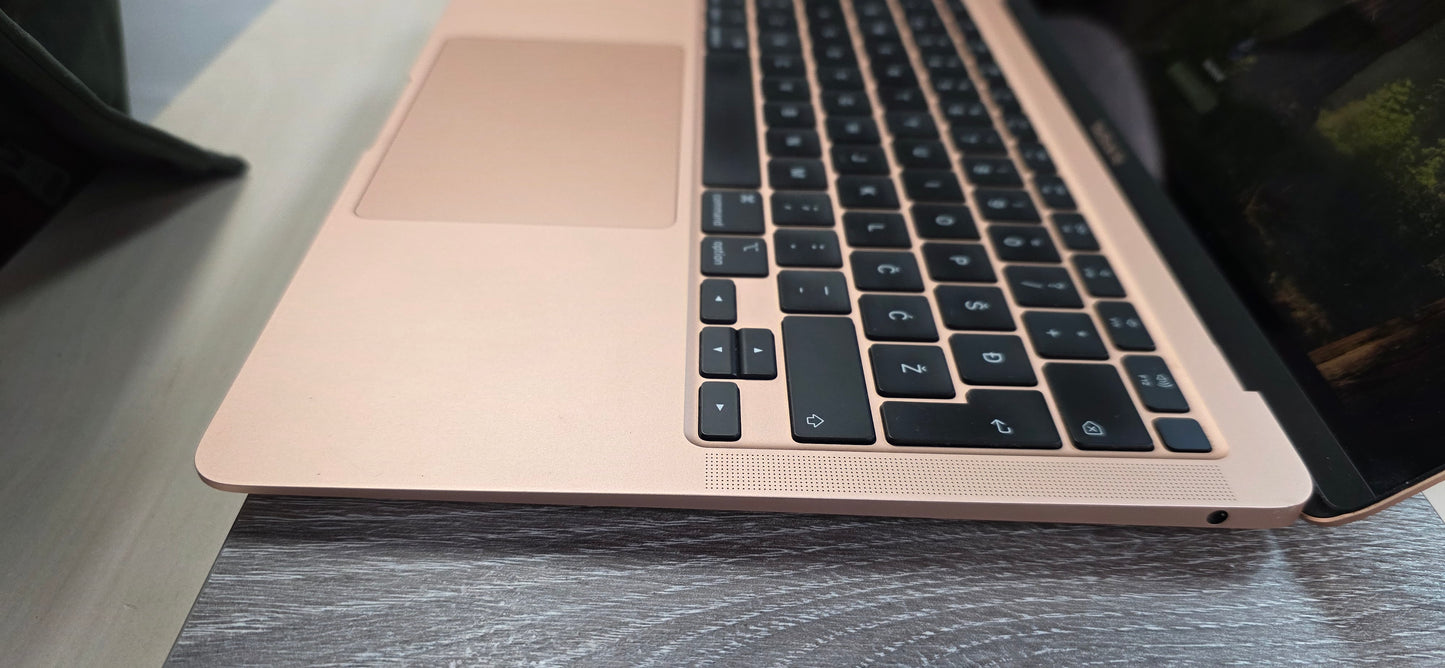 Apple MacBook Air M1 Rose GOLD: Apple M1 čip, 8GB RAM, 256GB SSD, 13.3" Retina Ekran, 12 mj. jamstvo