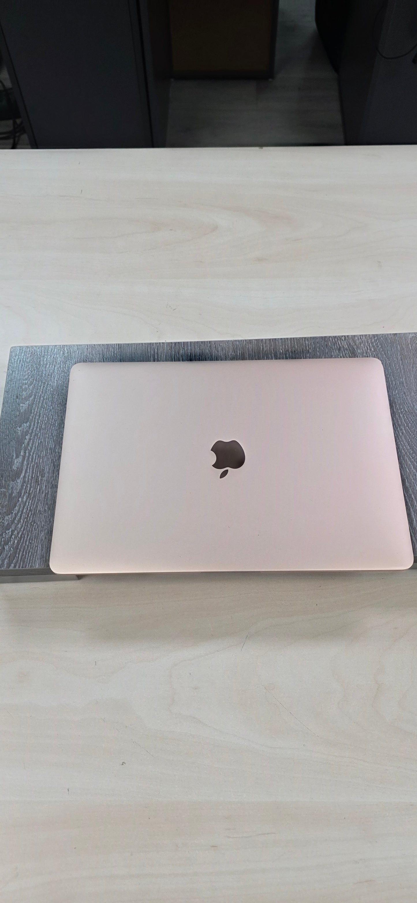 Apple MacBook Air M1 Rose GOLD: Apple M1 čip, 8GB RAM, 256GB SSD, 13.3" Retina Ekran, 12 mj. jamstvo