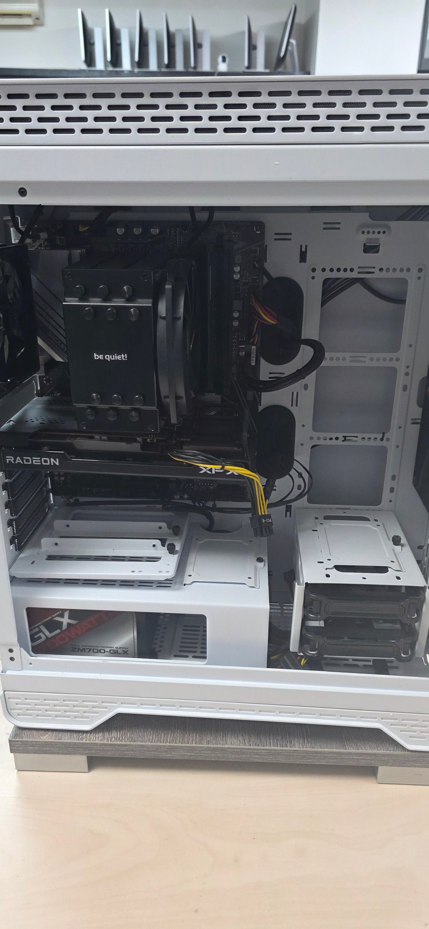 Gaming  računalo: i7-11700, 16GB RAM, RX 6600 8GB, 2x 500GB NVMe SSD, WIN 11, 12 mj. jamstvo