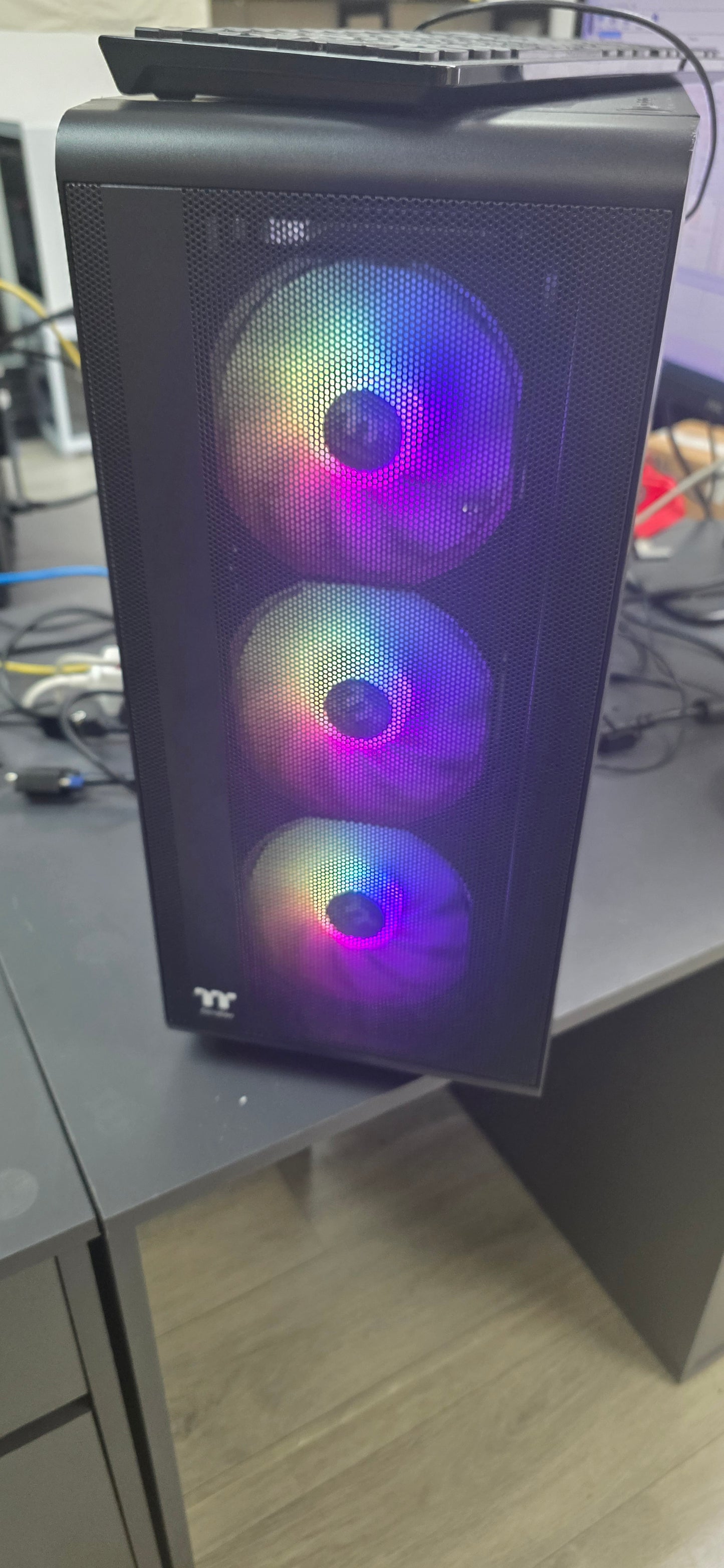 💻 Profesionalna Radna Stanica: i5-13400, 32GB DDR5, RTX A4000 (16GB), 4TB Pohrane, Win 11, 12 mj. jamstvo