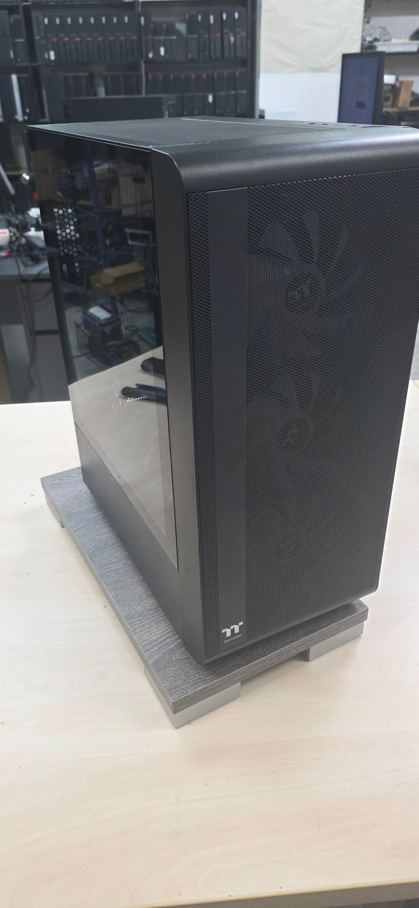 💻 Profesionalna Radna Stanica: i5-13400, 32GB DDR5, RTX A4000 (16GB), 4TB Pohrane, Win 11, 12 mj. jamstvo