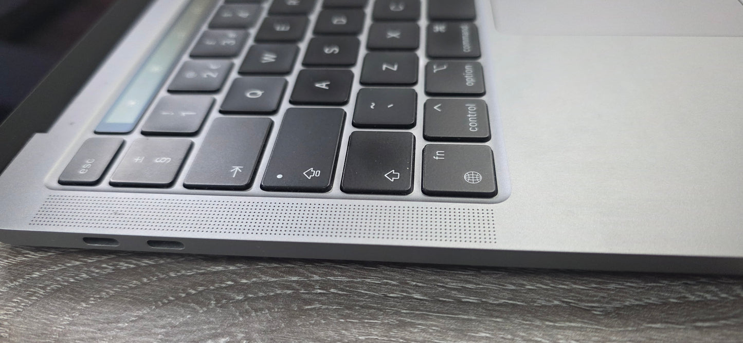 🍎 MacBook Pro 13" (M1 Chip) • 512GB SSD• 8GB • 12 mj jamstvo