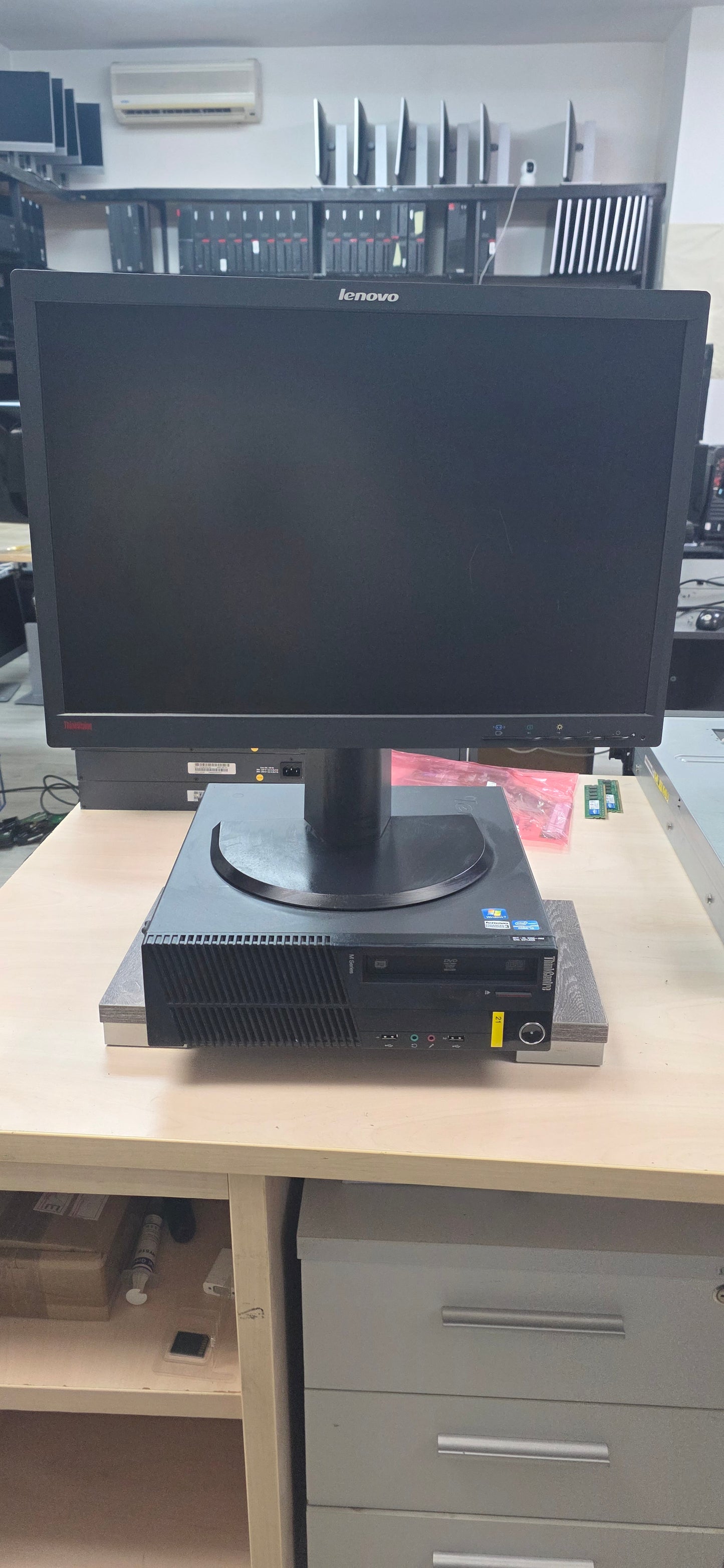 🖥️ Komplet: Monitor Lenovo LT2252p + Računalo Lenovo ThinkCentre M82 • i3 • 6GB • 120GB SSD • Win 10 • 12 mj Jamstvo