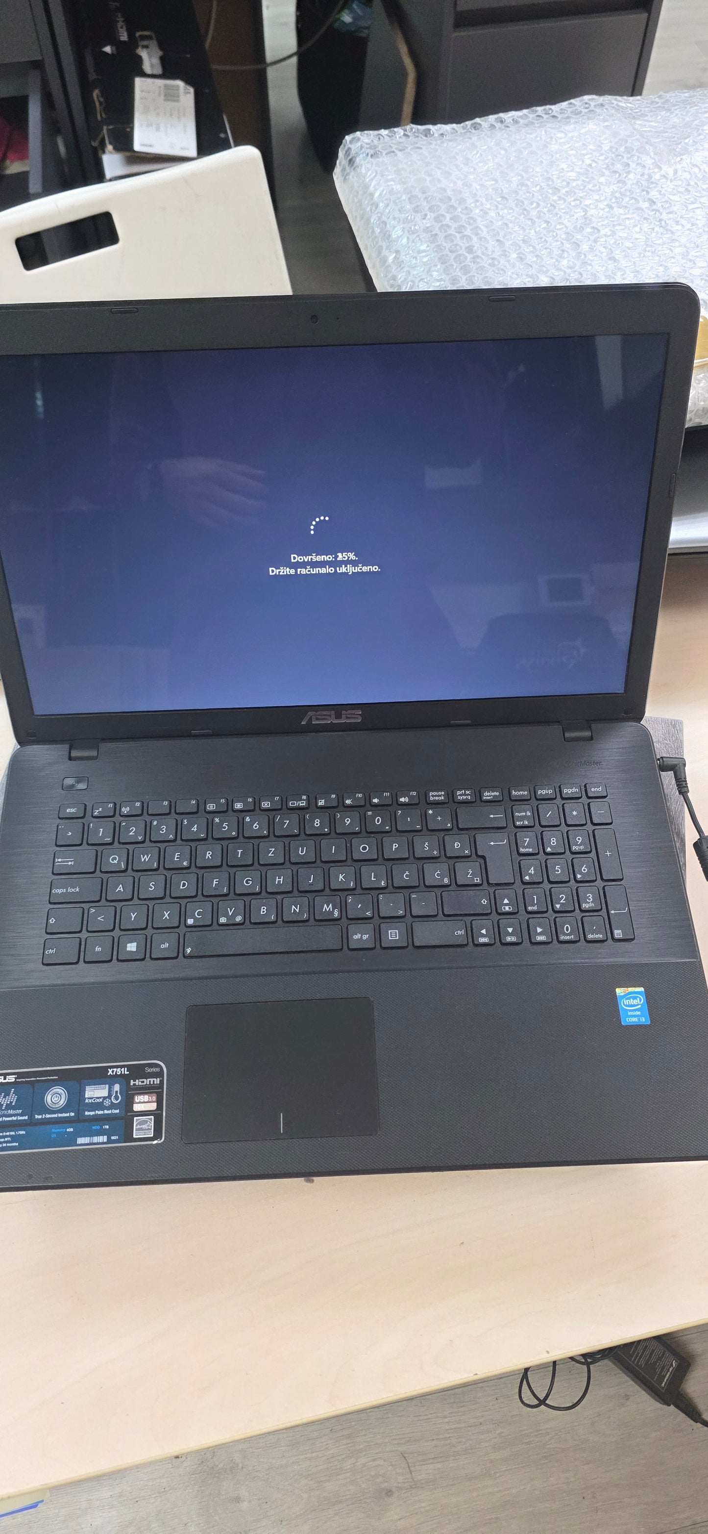 Asus X751L • i3-4010U • 8GB • 120GB SSD • 17.3" • 3mj Jamstvo • Win 11 (BATERIJA NE RADI)