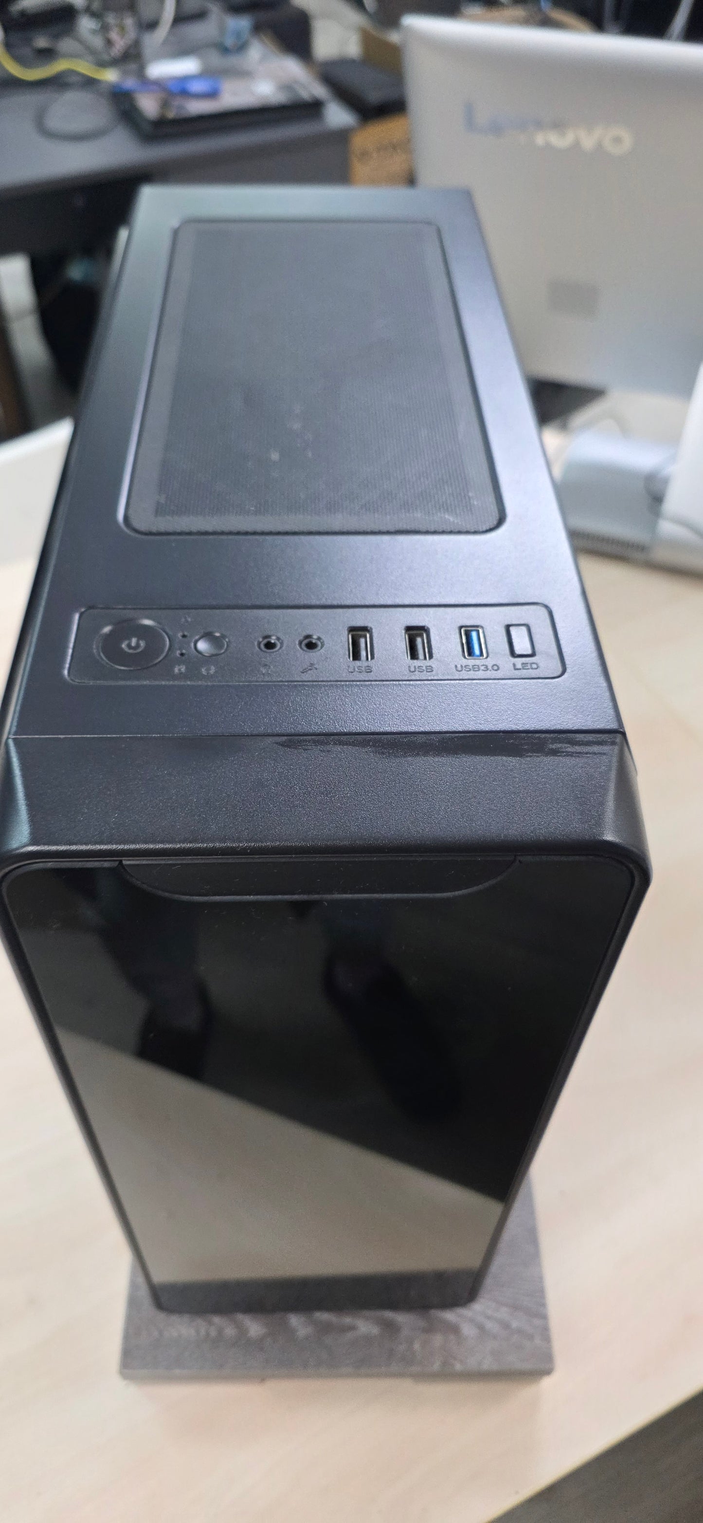 Gaming PC komplet • i5-10400F • 16GB DDR4 • 250GB NVMe + 1TB HDD + 2TB HDD • GTX 1650 4GB • 6mj Jamstvo • Win 11