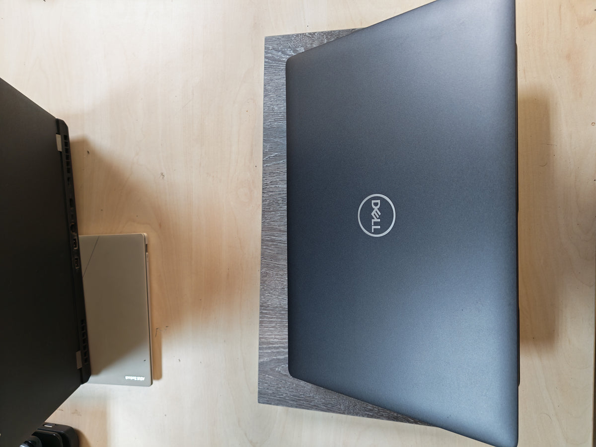 Dell Latitude 5500 • i5-8365U • 8GB RAM • 512GB M.2 SSD • Full HD • Win 11 • 12mj Jamstvo