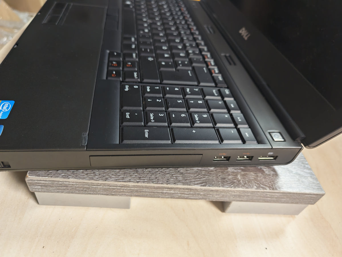 Dell Precision M4600 • i7-2760QM • Quadro 1000M 2GB • 16GB RAM • 240GB SSD • Full HD • Win 11 Pro • 6mj Jamstvo