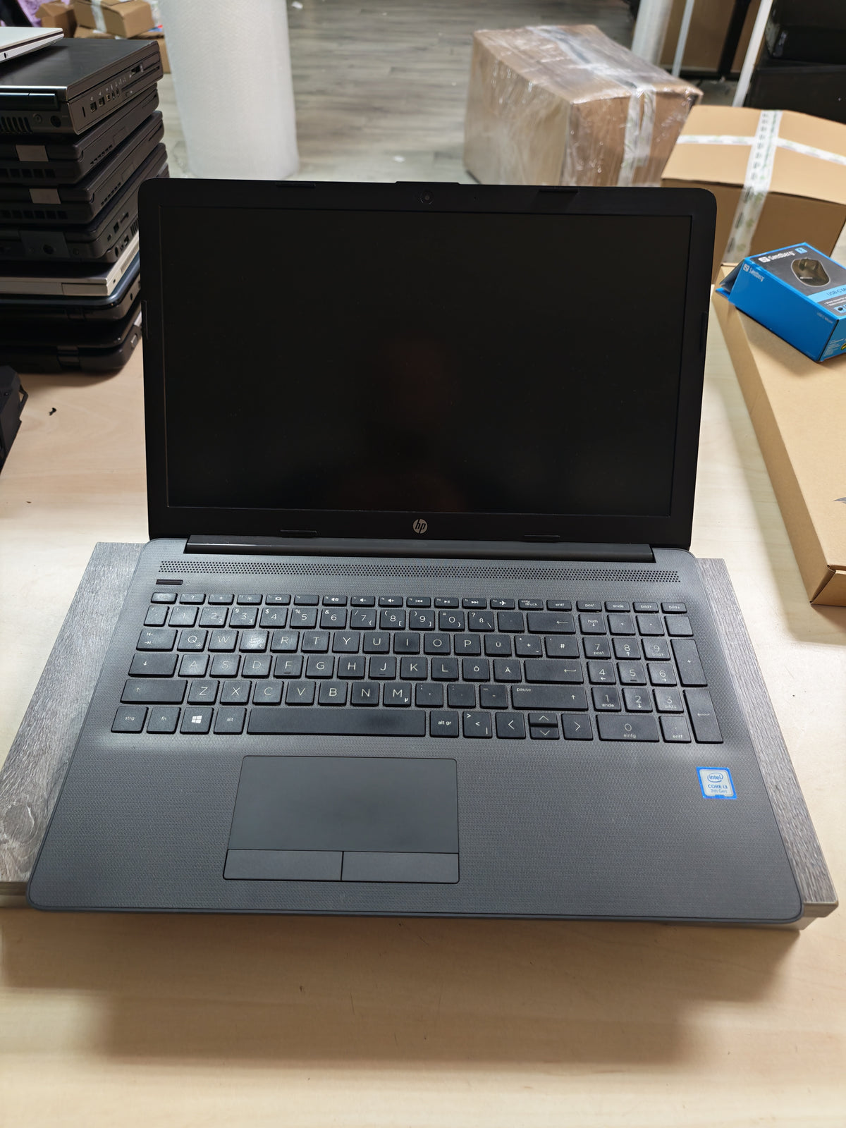 HP 250 G6 • i3-7020U • 8GB RAM • 256GB SSD • HD • Win 11 • 6mj Jamstvo