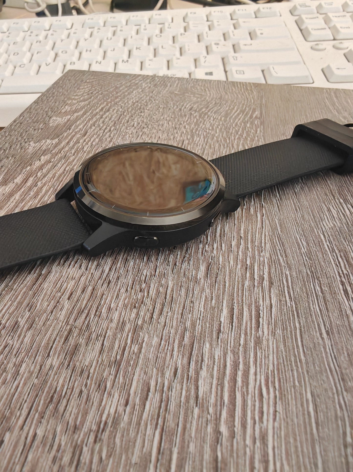 Garmin Vivoactive 4: Pametni sportski sat s GPS-om, 12 mj. jamstvo, original pakiranje