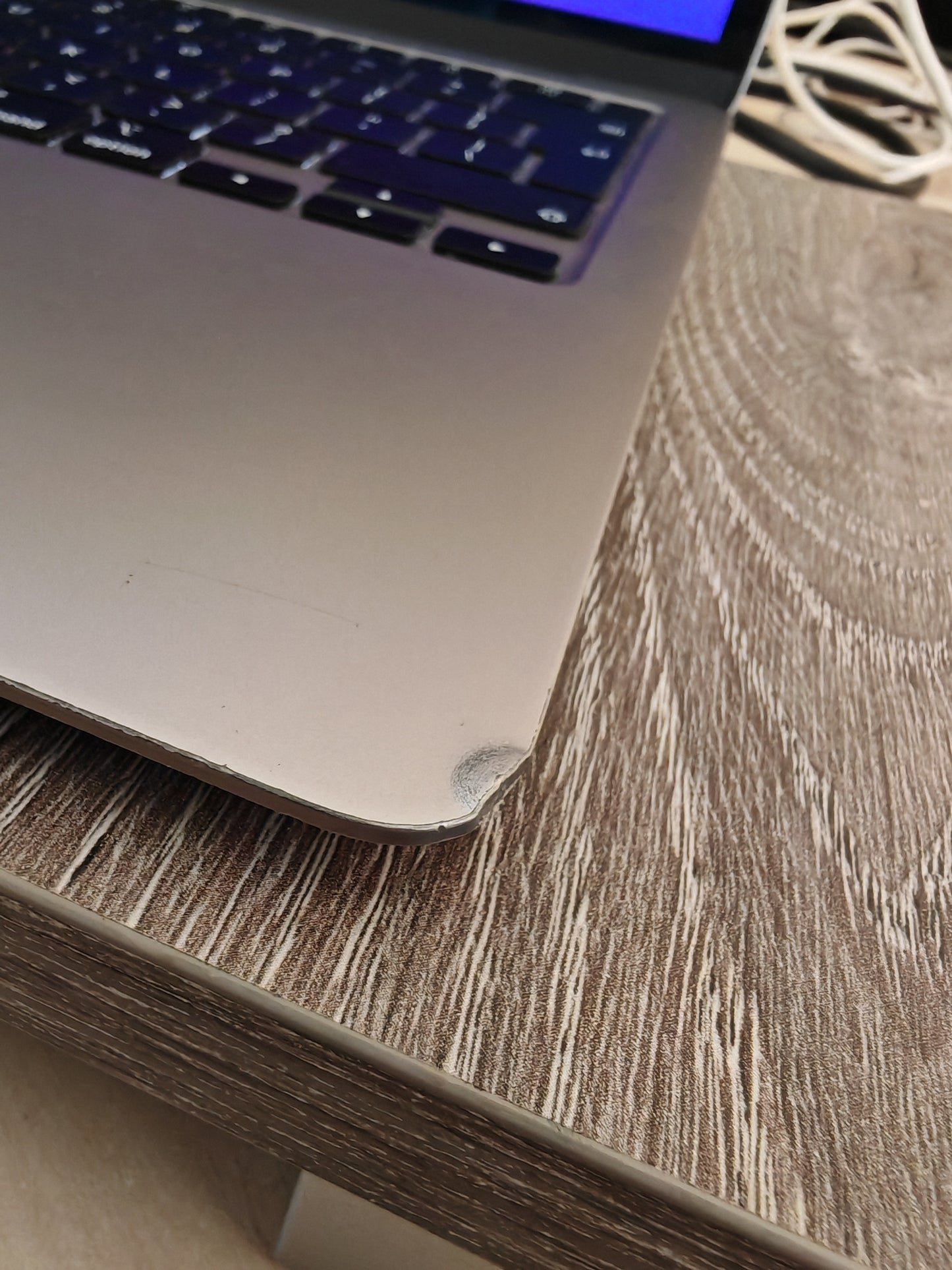 Apple MacBook Air M1: Apple M1 čip, 8GB RAM, 256GB SSD, 13.3" Retina Ekran, 12 mj. jamstvo