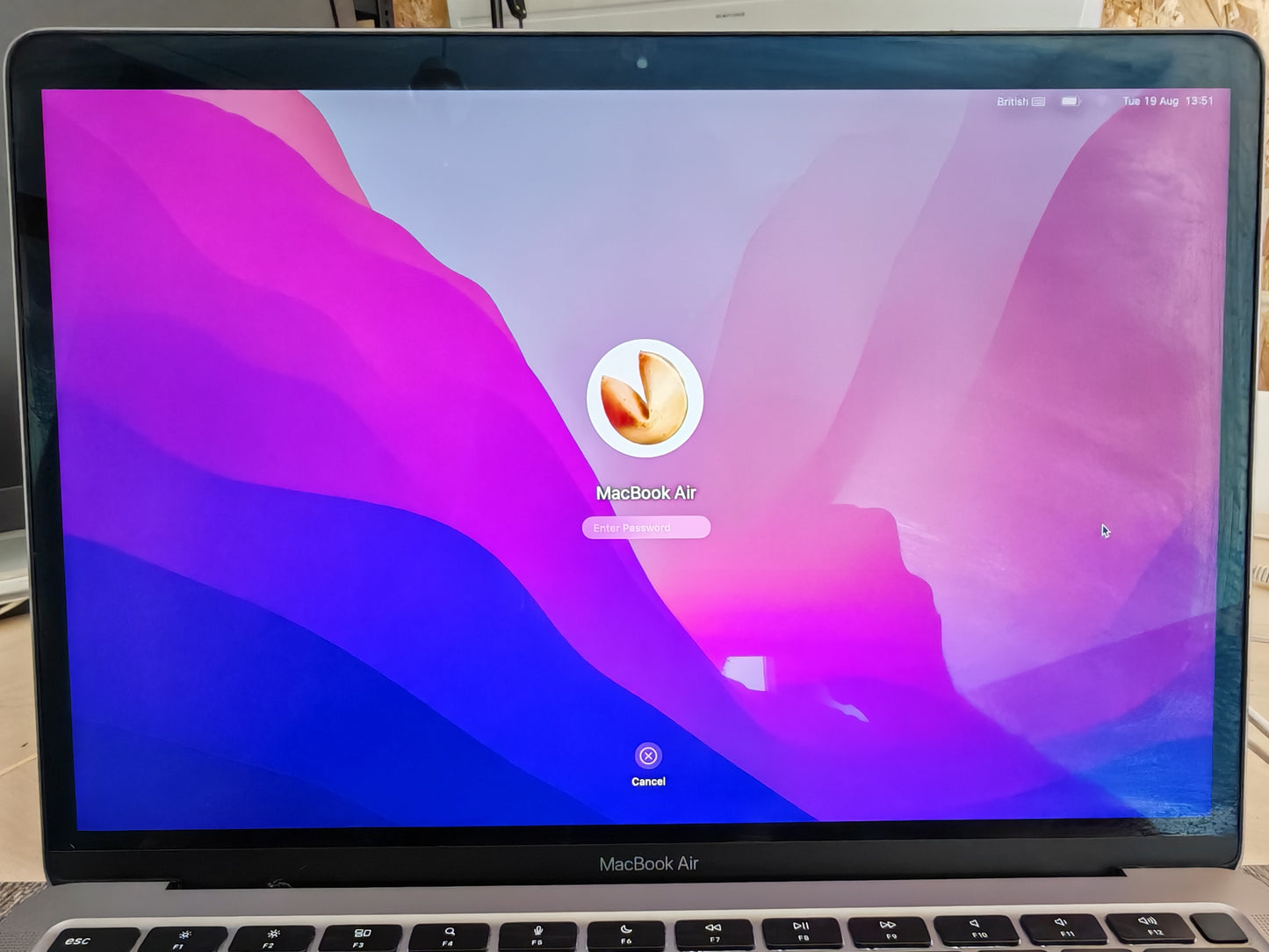 Apple MacBook Air M1: Apple M1 čip, 8GB RAM, 256GB SSD, 13.3" Retina Ekran, 12 mj. jamstvo