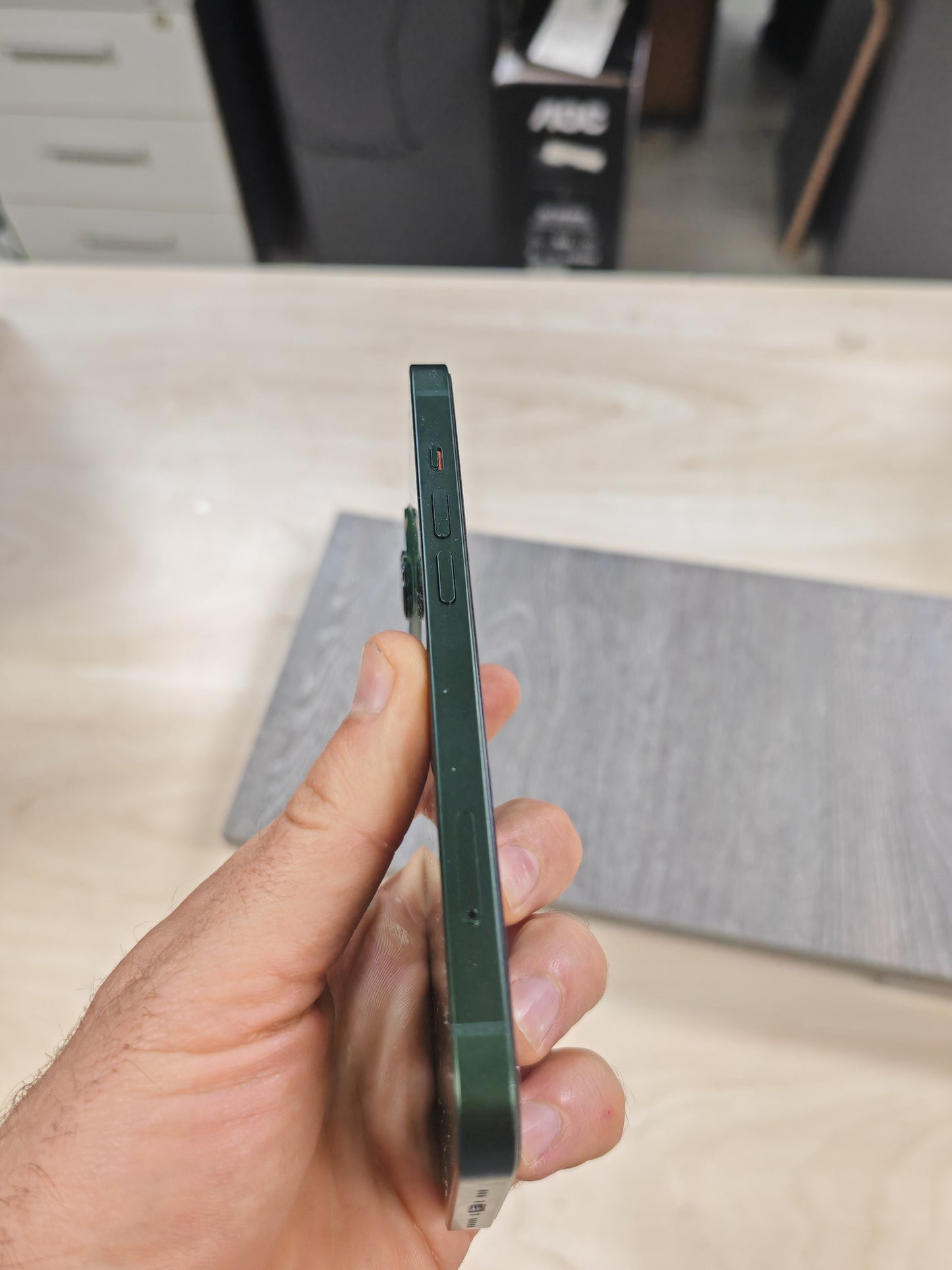 iPhone 13 • 128GB • Odlično stanje • 100% Baterija • 3mj Jamstvo (Kaljeno staklo + maskica)