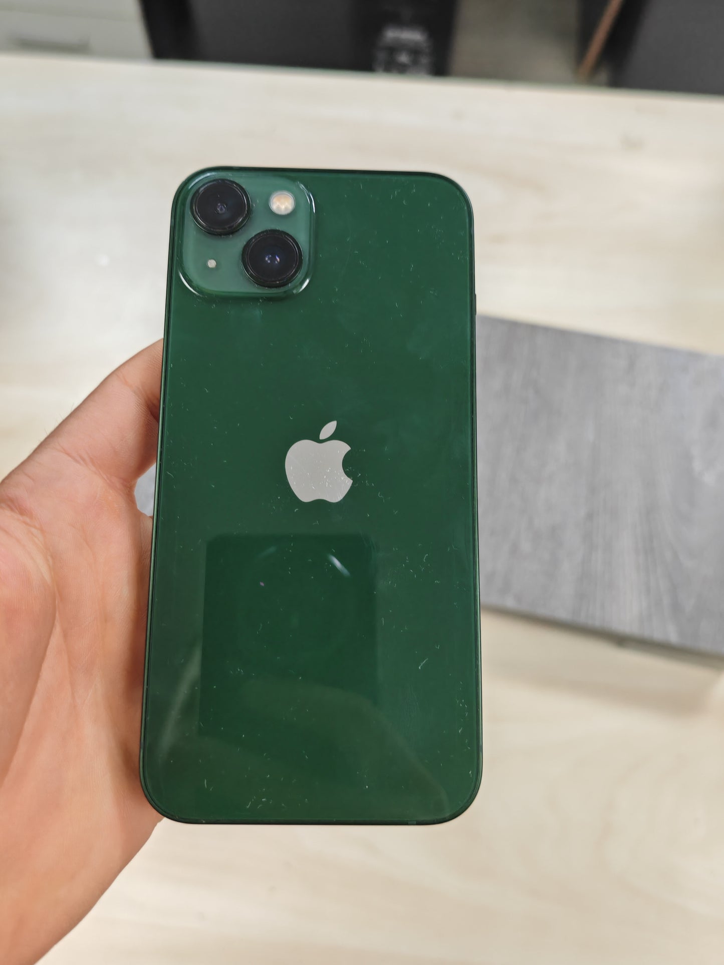 iPhone 13 • 128GB • Odlično stanje • 100% Baterija • 3mj Jamstvo (Kaljeno staklo + maskica)