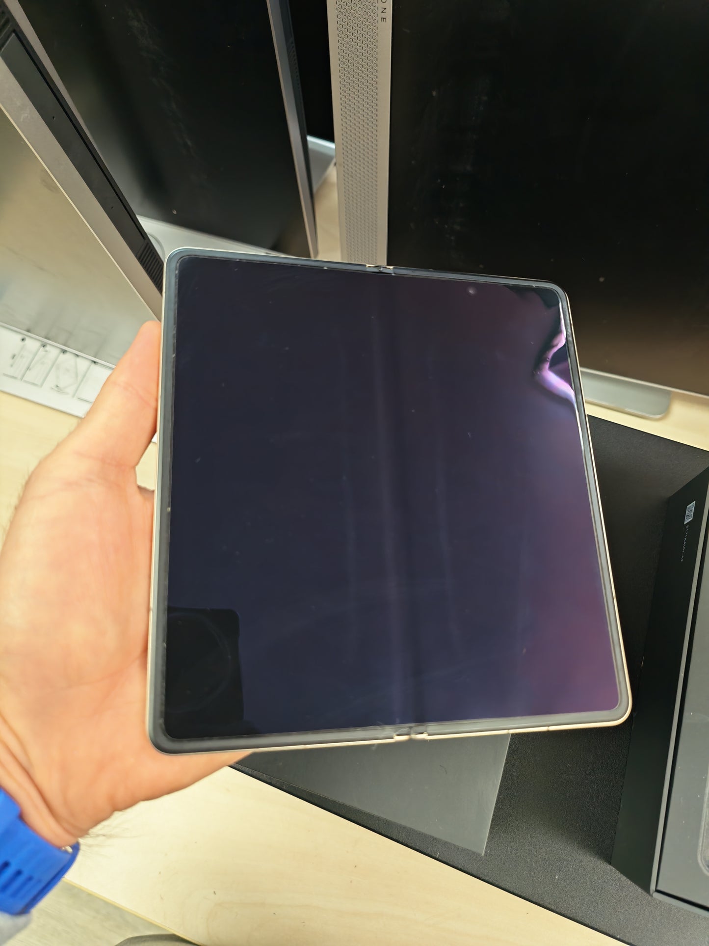 Honor Magic V5 • Snapdragon 8 Elite • 16GB RAM • 512GB • 5820mAh • Tvorničko Jamstvo do 2.9.2027. • Original Kutija