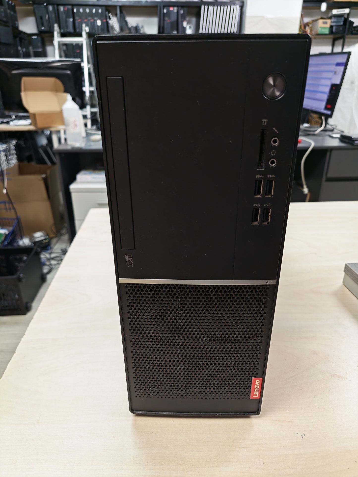 PC komplet • Ryzen 3 3200G • 16GB DDR4 • 256GB NVMe • Radeon Vega 8 • 12mj Jamstvo • Win 11