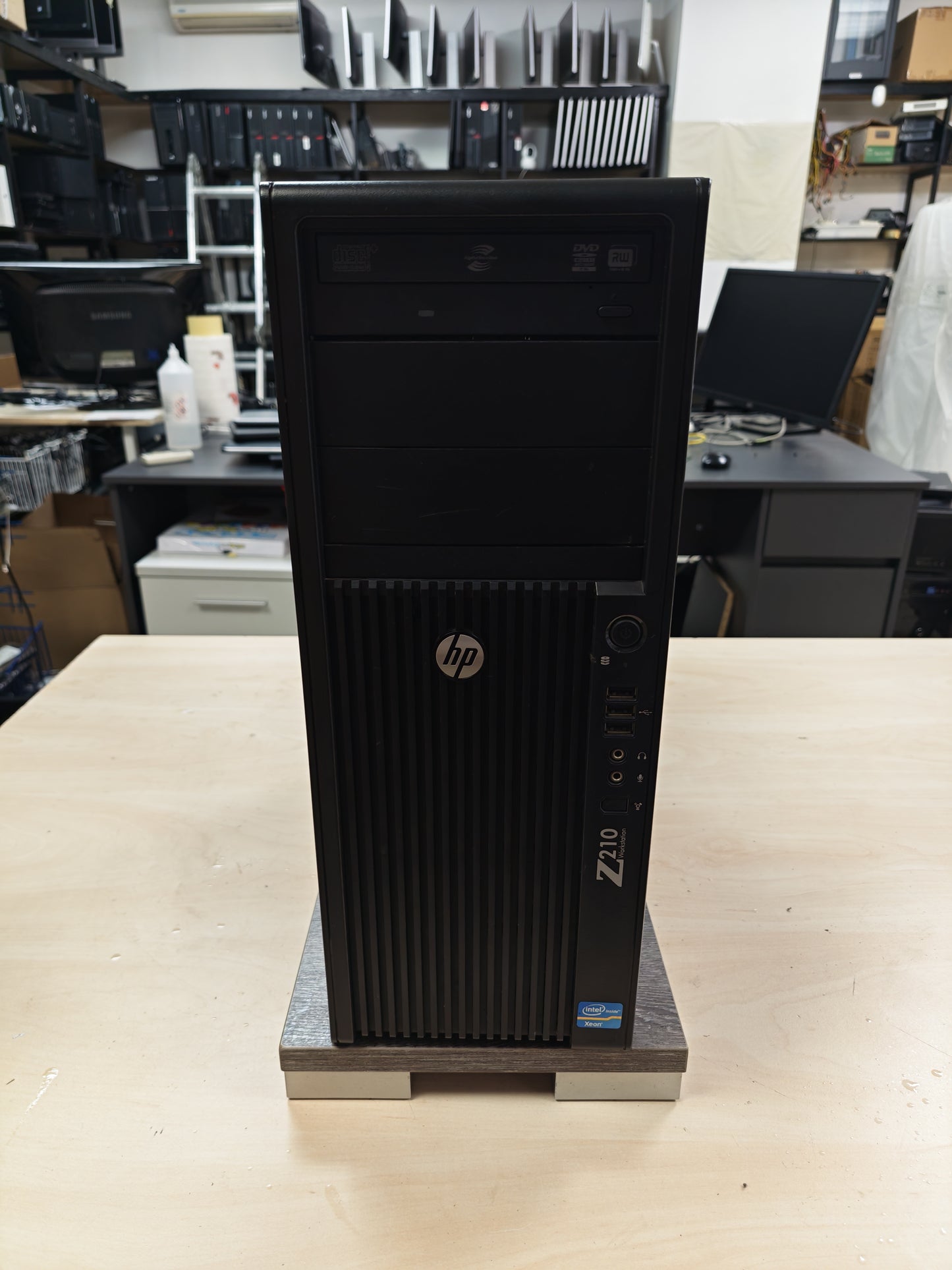 PC komplet • Xeon E3-1270 • 16GB DDR3 • 120GB SSD + 500GB HDD • GTX 960 4GB • 6mj Jamstvo • Win 11 + GTA V