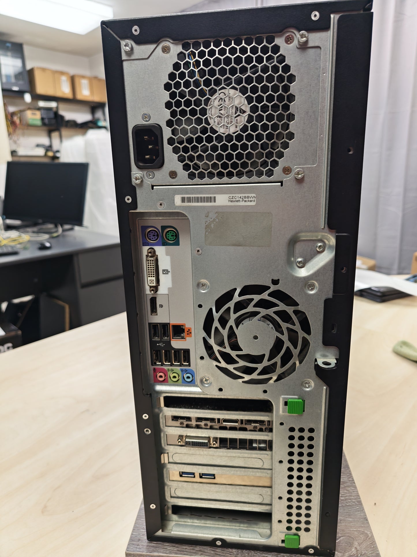 PC komplet • Xeon E3-1270 • 16GB DDR3 • 120GB SSD + 500GB HDD • GTX 960 4GB • 6mj Jamstvo • Win 11 + GTA V