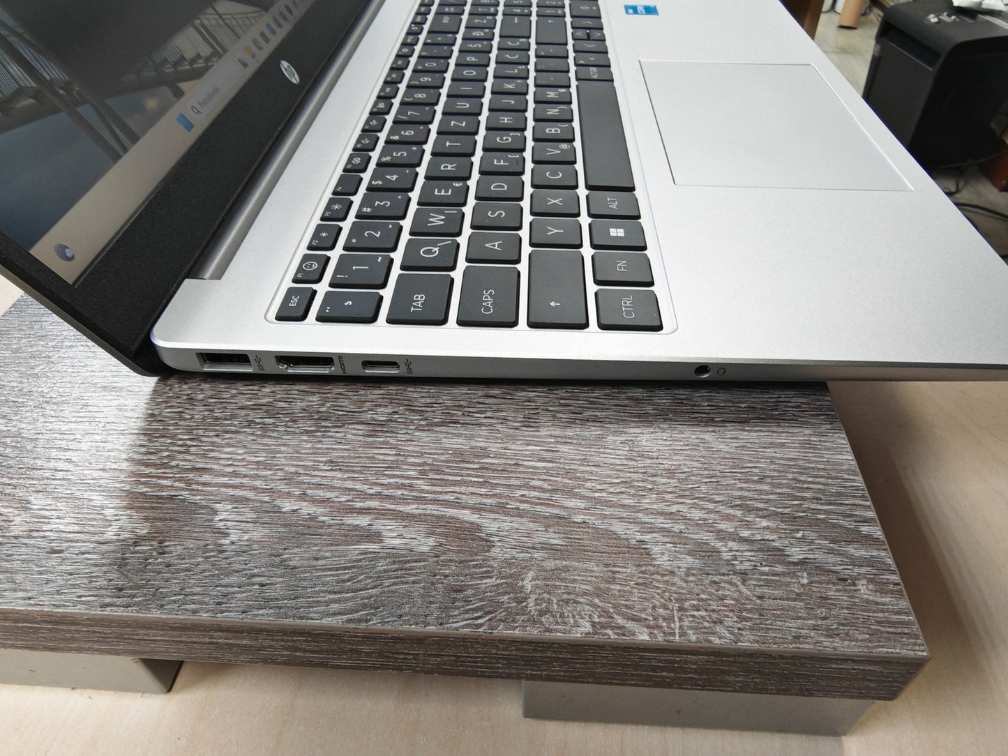 HP 250 G10 • i3-1315U • 16GB DDR4 • 512GB SSD • 15.6″ FHD • Wi-Fi 6 • 12mj Jamstvo • Win 11