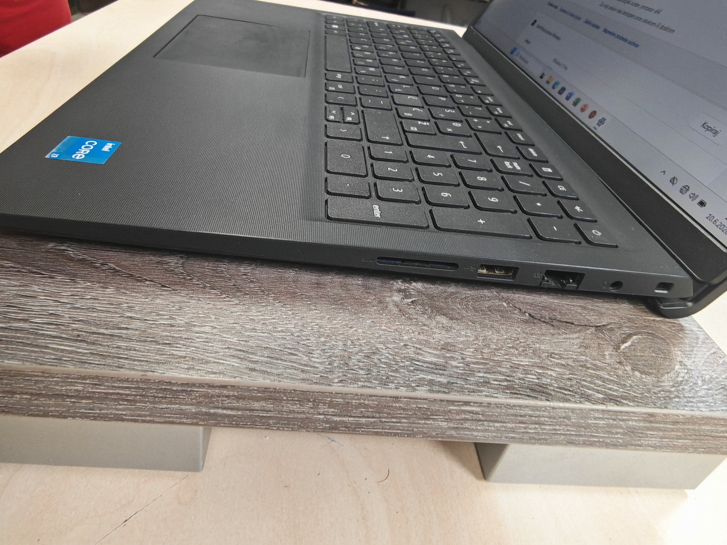 Dell Vostro 3520 • i3-1215U • 16GB DDR4 • 512GB SSD • 15.6″ FHD • 12mj Jamstvo • Win 11