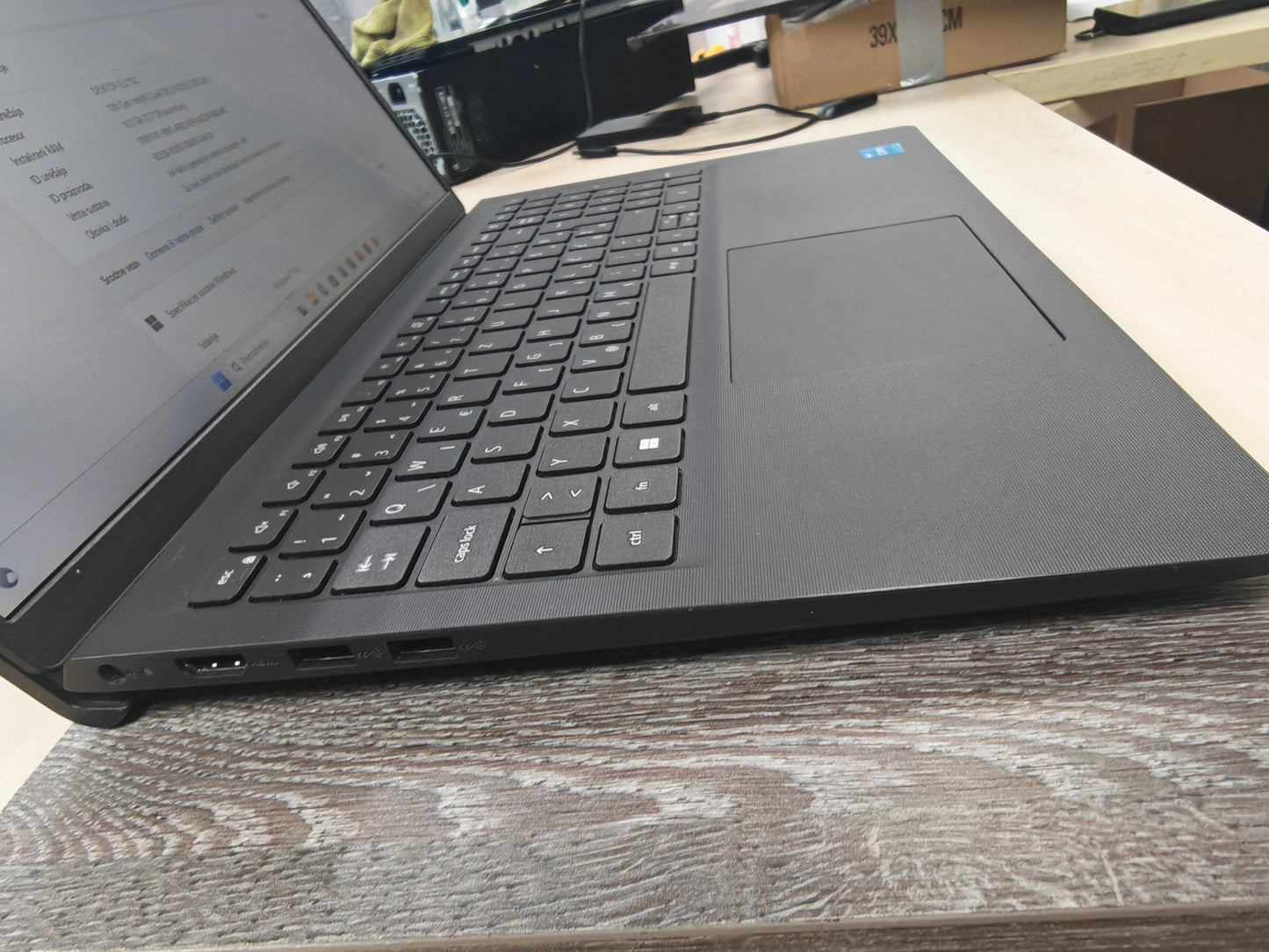 Dell Vostro 3520 • i3-1215U • 16GB DDR4 • 512GB SSD • 15.6″ FHD • 12mj Jamstvo • Win 11