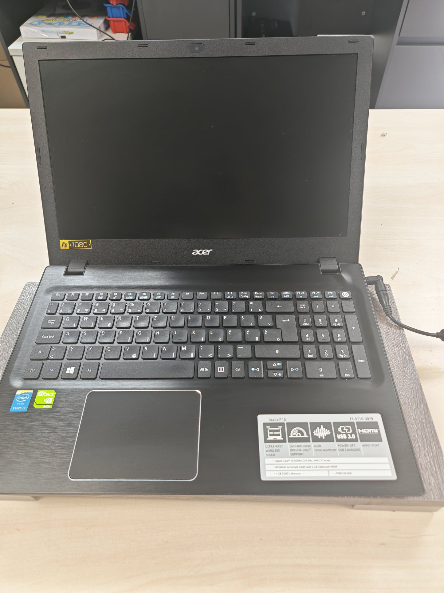 Acer Aspire F5-571G • i3-5005U • 8GB DDR3 • 240GB SSD • GeForce 940M 2GB • 15.6″ • 12mj Jamstvo • Win 11