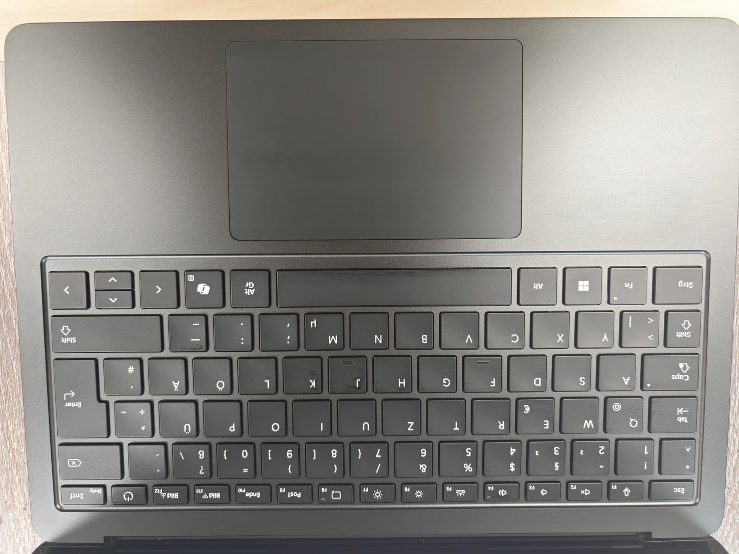 Microsoft Surface Laptop 7 • KAO NOV ✨ • Snapdragon X Elite • 16GB • 512GB • 13.8″ Touch • Odlična Baterija • 12mj Jamstvo • Win 11