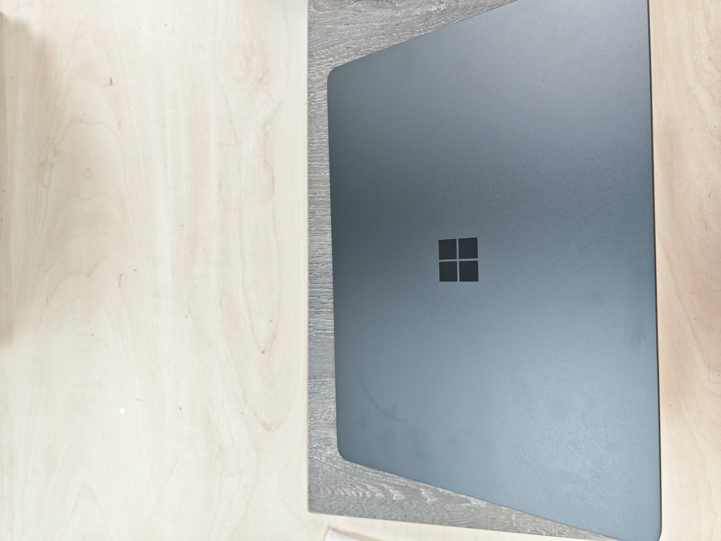 Microsoft Surface Laptop 7 • KAO NOV ✨ • Snapdragon X Elite • 16GB • 512GB • 13.8″ Touch • Odlična Baterija • 12mj Jamstvo • Win 11