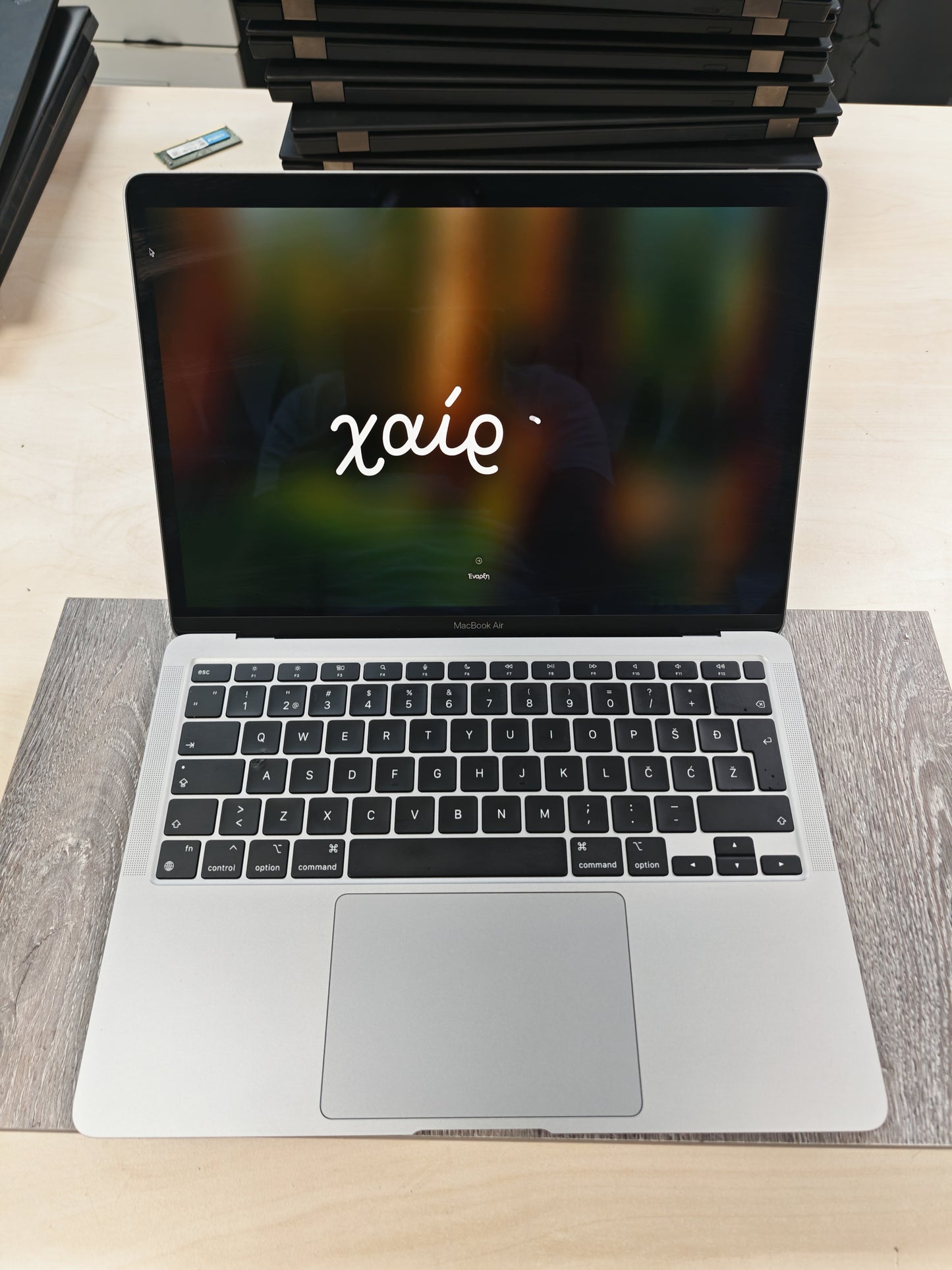 Apple MacBook Air M1 • 8GB RAM • 256GB SSD • 13.3″ Retina • Do 10h Baterije • 12mj Jamstvo • Original Punjač