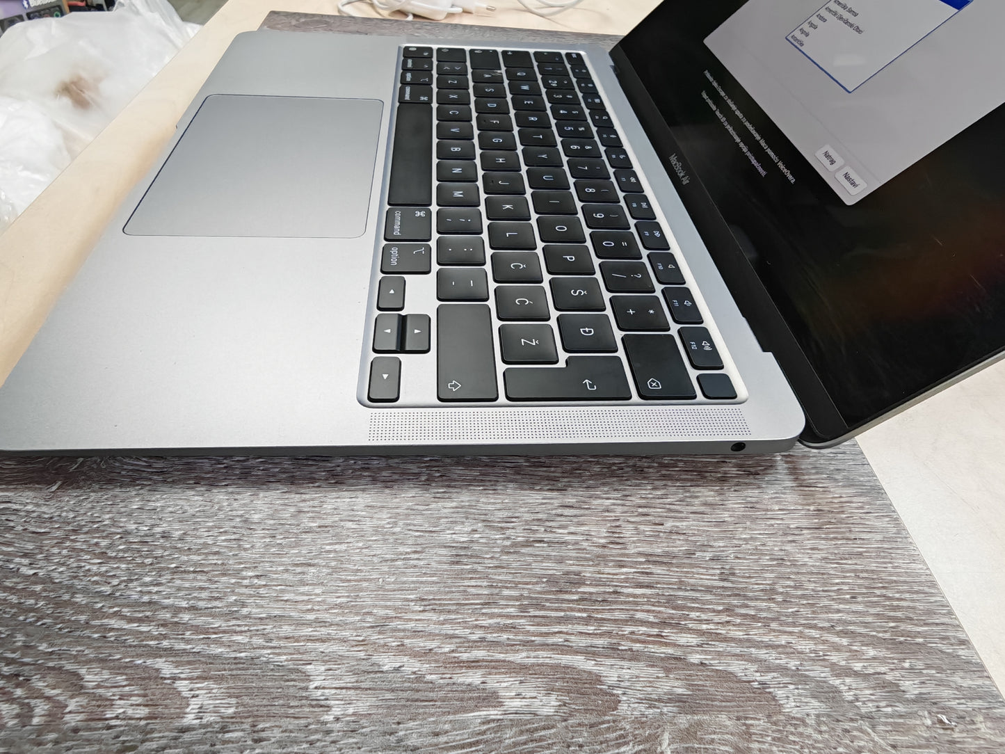 Apple MacBook Air M1 • 8GB RAM • 256GB SSD • 13.3″ Retina • Do 10h Baterije • 12mj Jamstvo • Original Punjač
