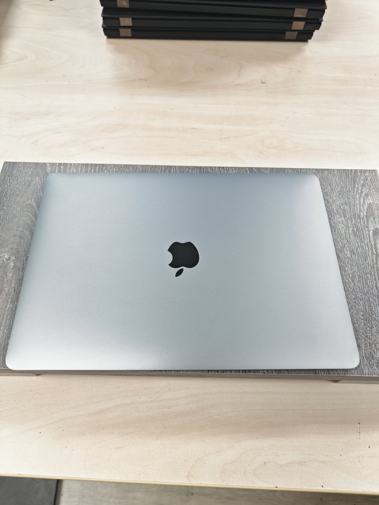 Apple MacBook Air M1 • 8GB RAM • 256GB SSD • 13.3″ Retina • Do 10h Baterije • 12mj Jamstvo • Original Punjač