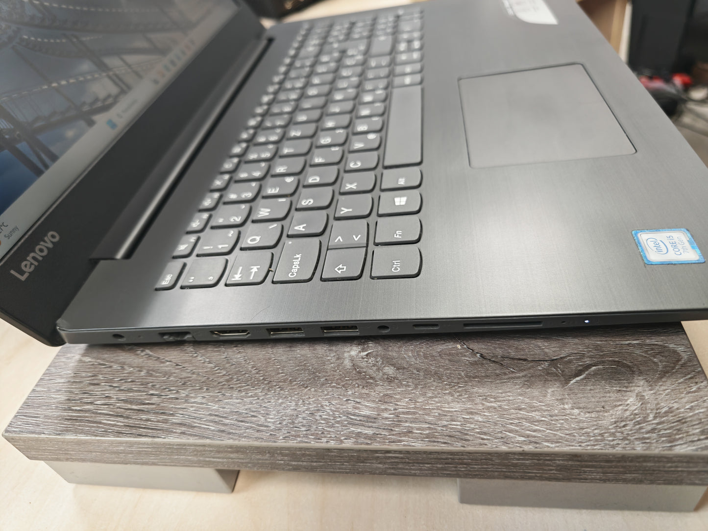 Lenovo IdeaPad 320 • i5-7200U • 8GB DDR4 • 120GB SSD • 15.6″ • 3mj Jamstvo • Win 11