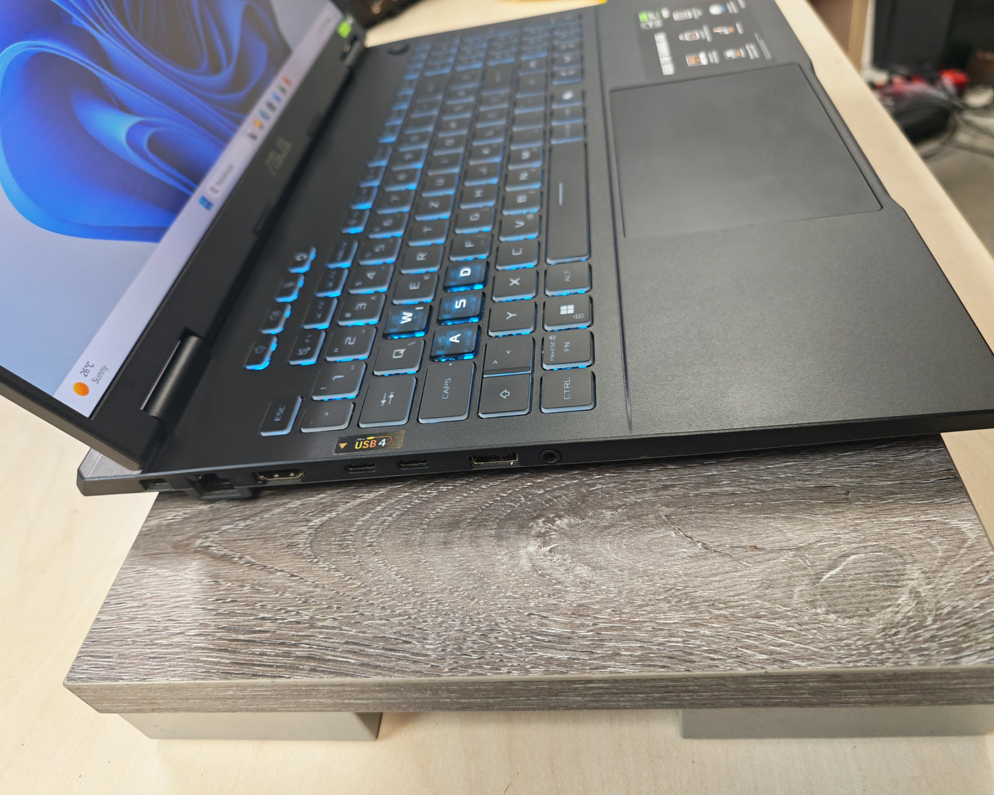 ASUS TUF Gaming A16 • Ryzen 7 260 • 16GB DDR5 • 1TB SSD • RTX 5050 8GB • 16″ FHD+ 165Hz • 6mj Jamstvo • Win 11
