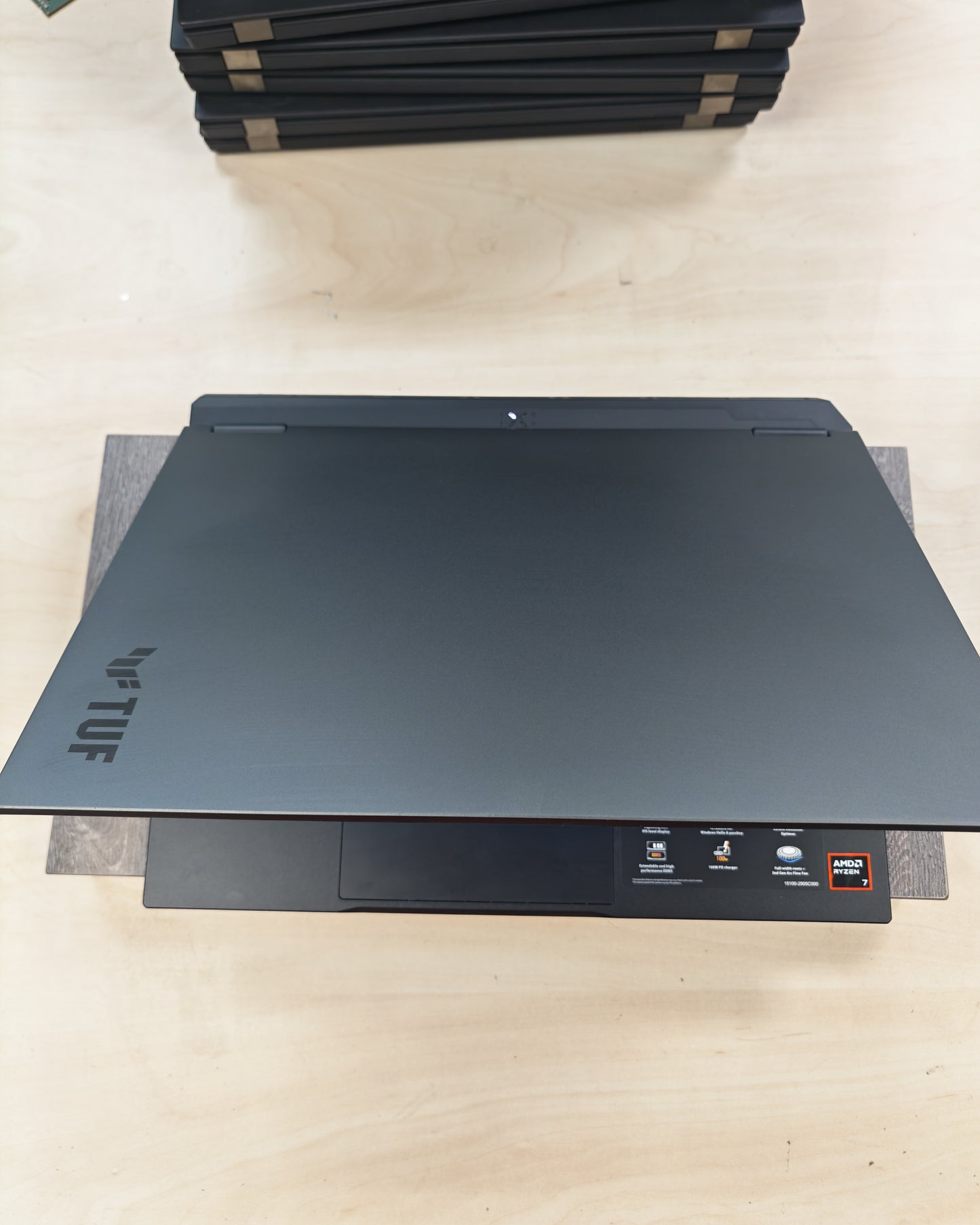 ASUS TUF Gaming A16 • Ryzen 7 260 • 16GB DDR5 • 1TB SSD • RTX 5050 8GB • 16″ FHD+ 165Hz • 6mj Jamstvo • Win 11