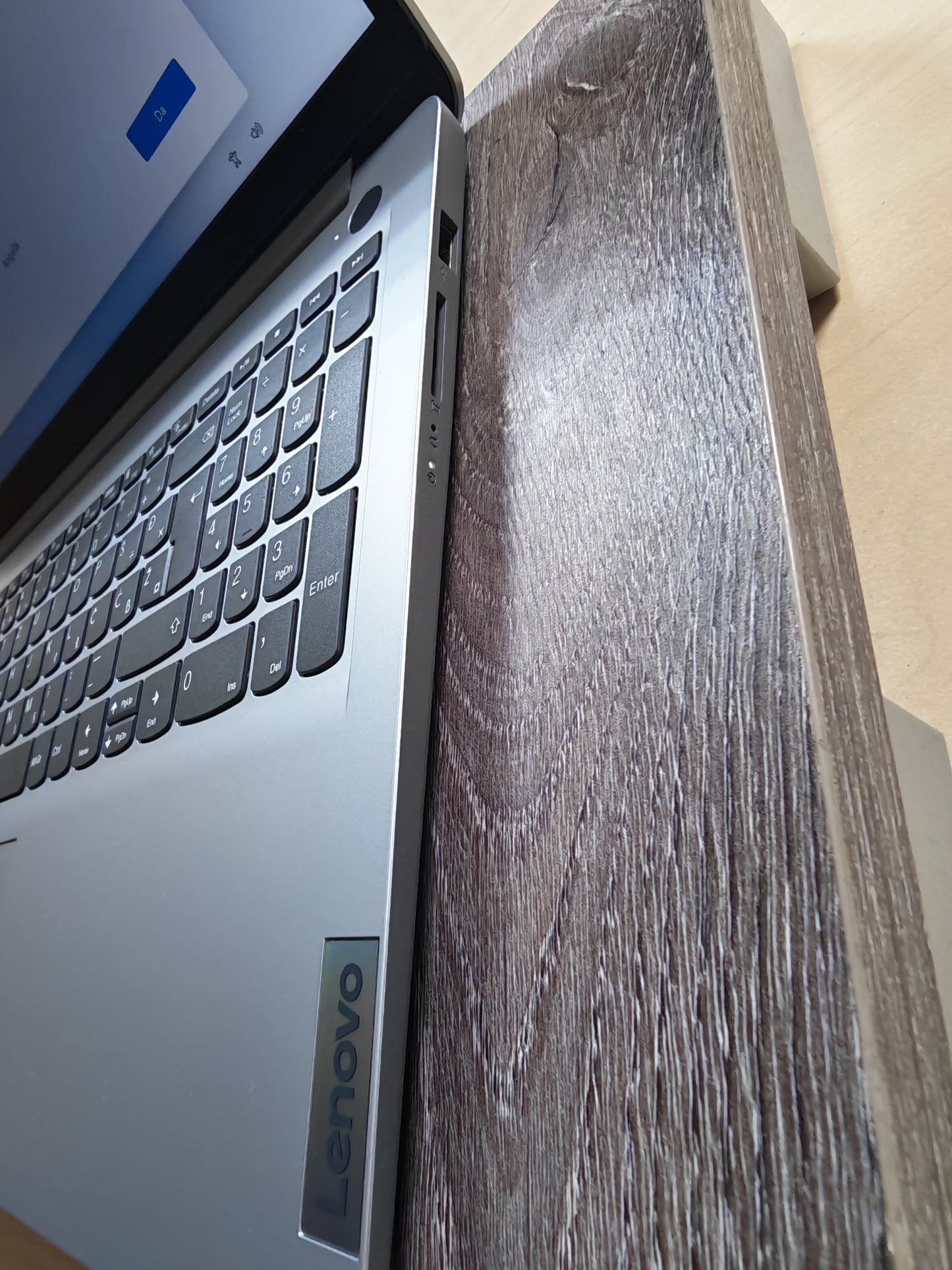 Lenovo IdeaPad 1 15ALC7 • Ryzen 5 5500U • 8GB RAM • 512GB SSD • 15.6" FHD • Win 11 Pro • 12mj Jamstvo