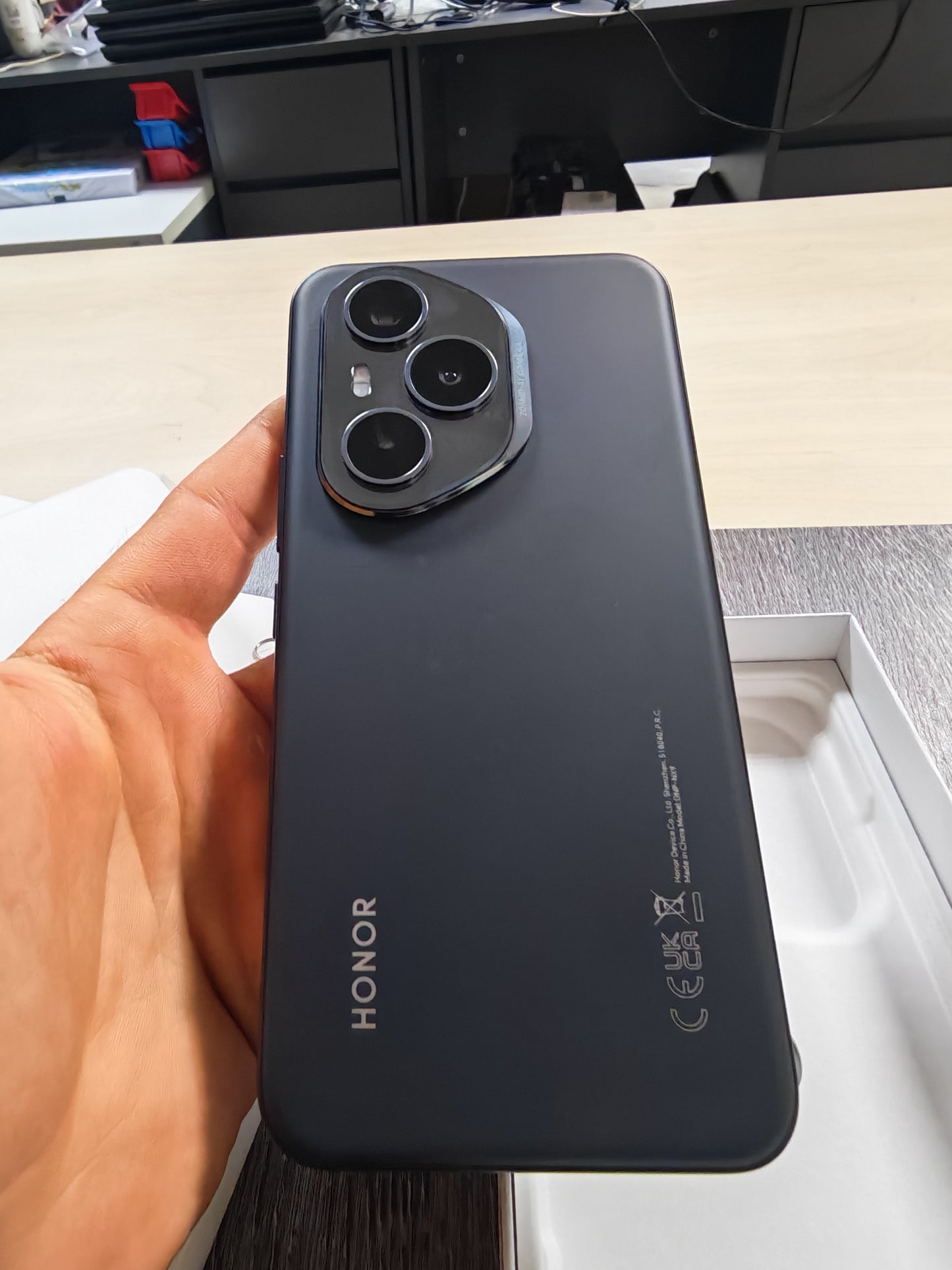 Honor 400 Pro • 12GB RAM • 512GB • 5G • Dual SIM • Midnight Black • 3mj Jamstvo