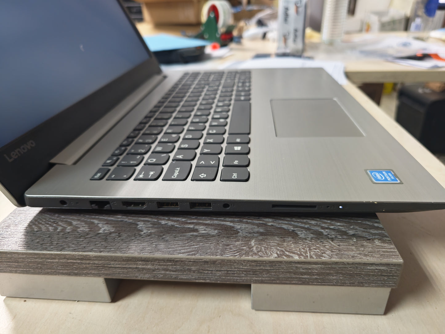 Lenovo IdeaPad 330-15IGM • Pentium Silver N5000 • 8GB RAM • 256GB SSD • Win 11 • 12mj Jamstvo