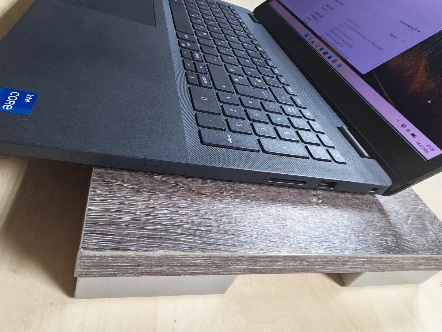 Dell Vostro 3500 • i5-1135G7 • 8GB RAM • 512GB SSD • Win 11 • 12mj Jamstvo
