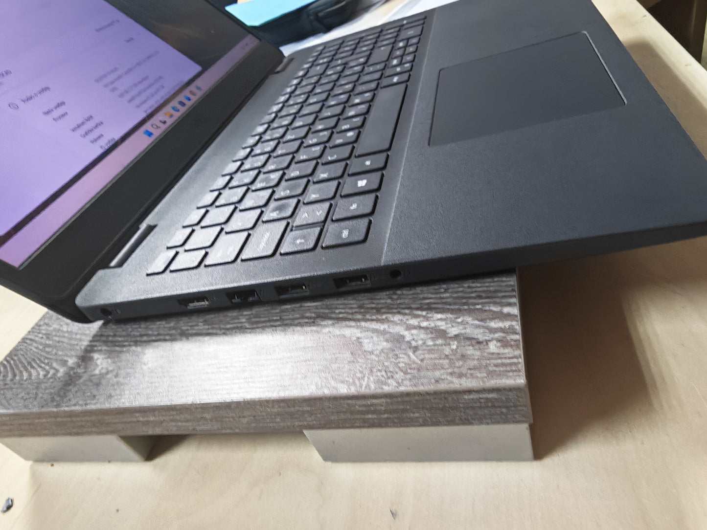 Dell Vostro 3500 • i5-1135G7 • 8GB RAM • 512GB SSD • Win 11 • 12mj Jamstvo