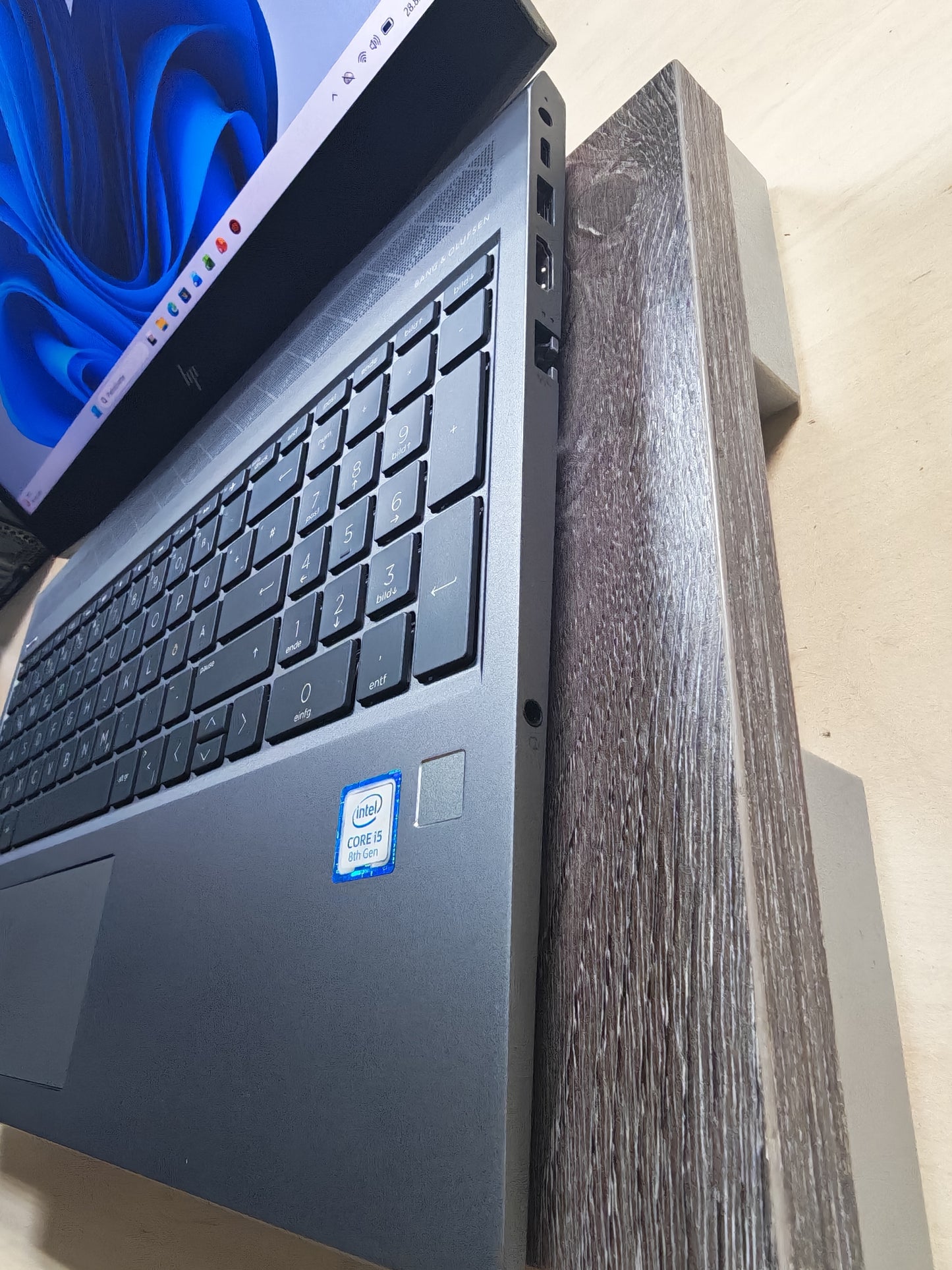HP ZBook 15v G5 • i5-8300H • Quadro P600 4GB • 16GB RAM • 256GB SSD • Win 11 • 12mj Jamstvo