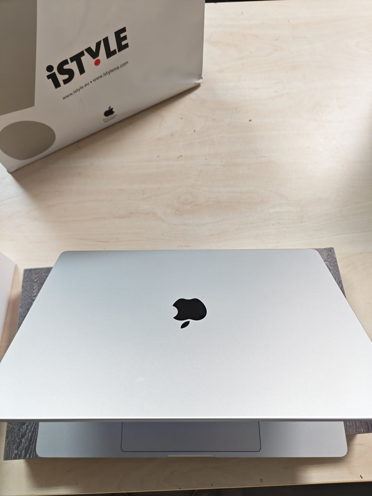 Apple MacBook Pro 16" • M5 Pro • 24GB • 1TB SSD • Space Black • 12mj Jamstvo