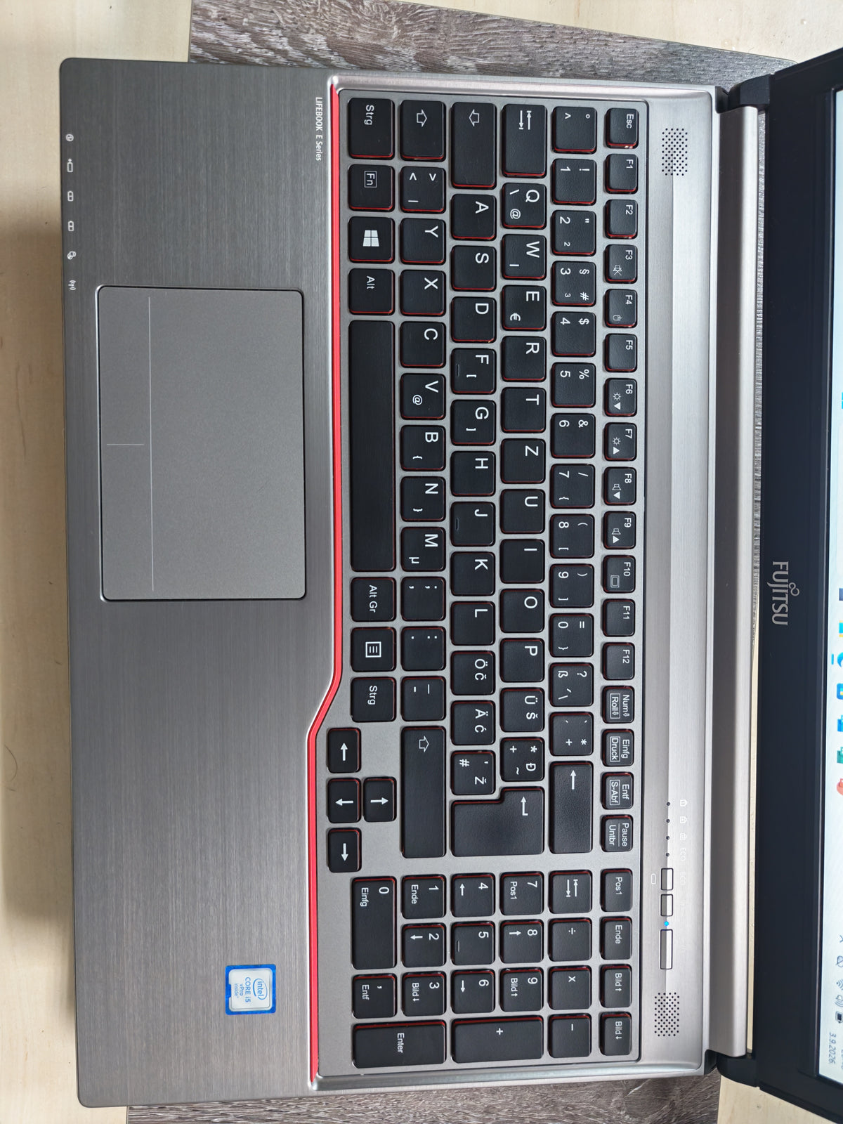 Fujitsu Lifebook E756 • i5-6300U • 8GB RAM • 256GB SSD • Win 11 • 12mj Jamstvo