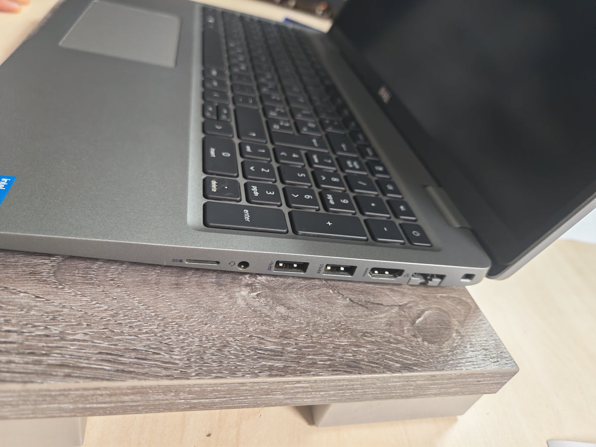 Dell Latitude 5520 • i3-1125G4 • 8GB RAM • 512GB SSD • Full HD • Win 11 • 12mj Jamstvo