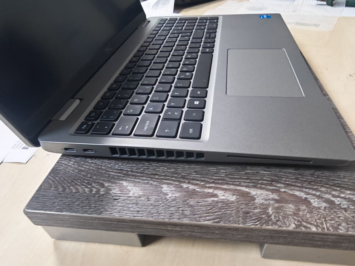 Dell Latitude 5520 • i3-1125G4 • 8GB RAM • 512GB SSD • Full HD • Win 11 • 12mj Jamstvo